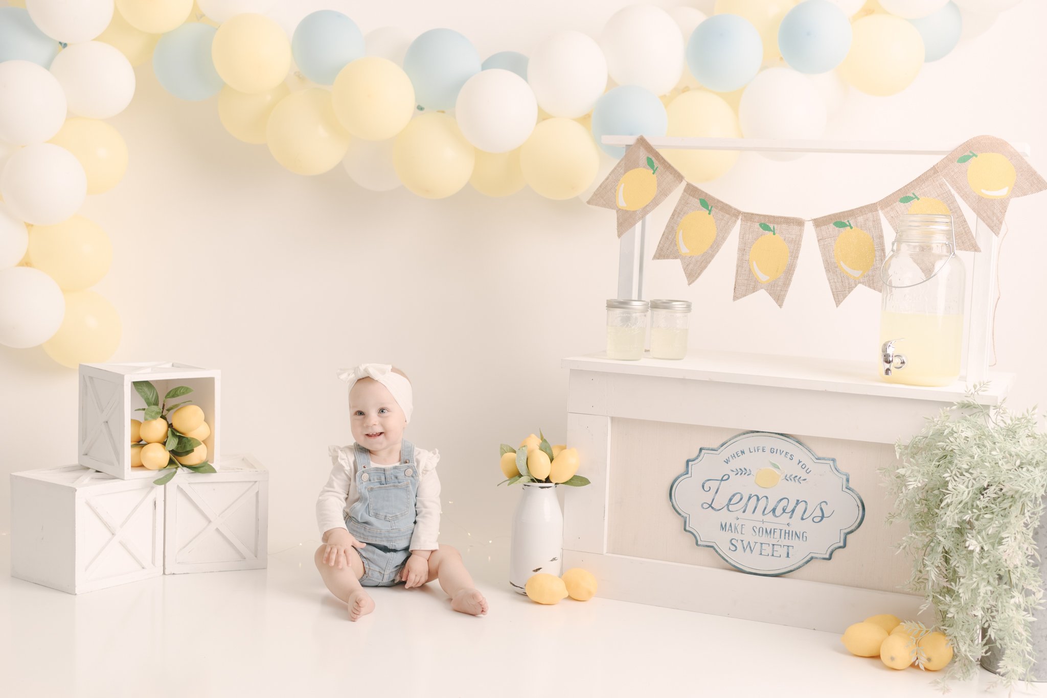 Lemonade_Stand_Frist_Birthday_Girl_Smash_and_Splash_Session_Cake_Studio_by_Erika_Child_and_Family_Photographer_for_Christie_Leigh_Photo_in_Warren_OH_Ohio_Trumbull_County_003.jpg
