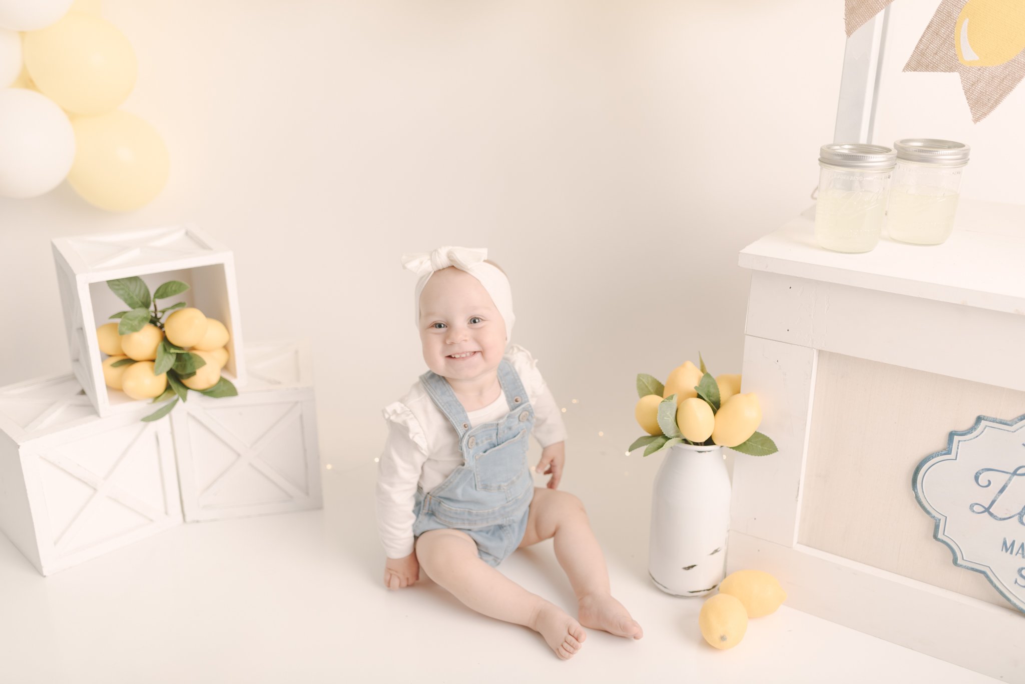 Lemonade_Stand_Frist_Birthday_Girl_Smash_and_Splash_Session_Cake_Studio_by_Erika_Child_and_Family_Photographer_for_Christie_Leigh_Photo_in_Warren_OH_Ohio_Trumbull_County_004.jpg