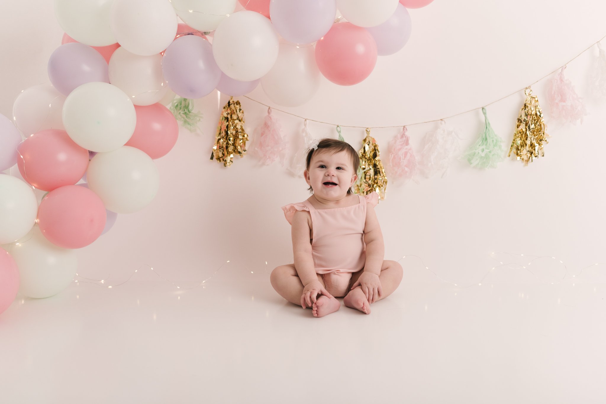 Pastel_Gold_Frist_Birthday_Girl_Smash_and_Splash_Session_Donuts_Studio_by_Erika_Child_and_Family_Photographer_for_Christie_Leigh_Photo_in_Cortland_OH_Ohio_Trumbull_County_007.jpg