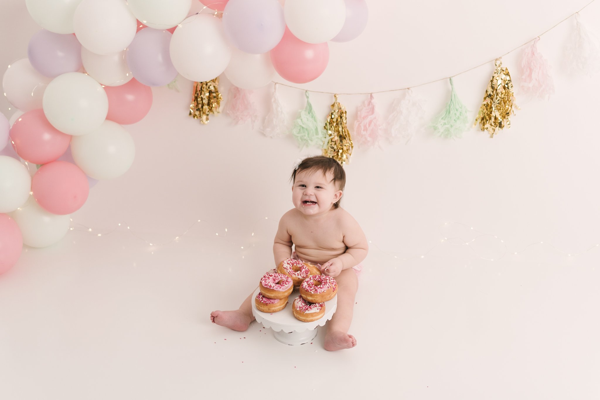 Pastel_Gold_Frist_Birthday_Girl_Smash_and_Splash_Session_Donuts_Studio_by_Erika_Child_and_Family_Photographer_for_Christie_Leigh_Photo_in_Cortland_OH_Ohio_Trumbull_County_008.jpg