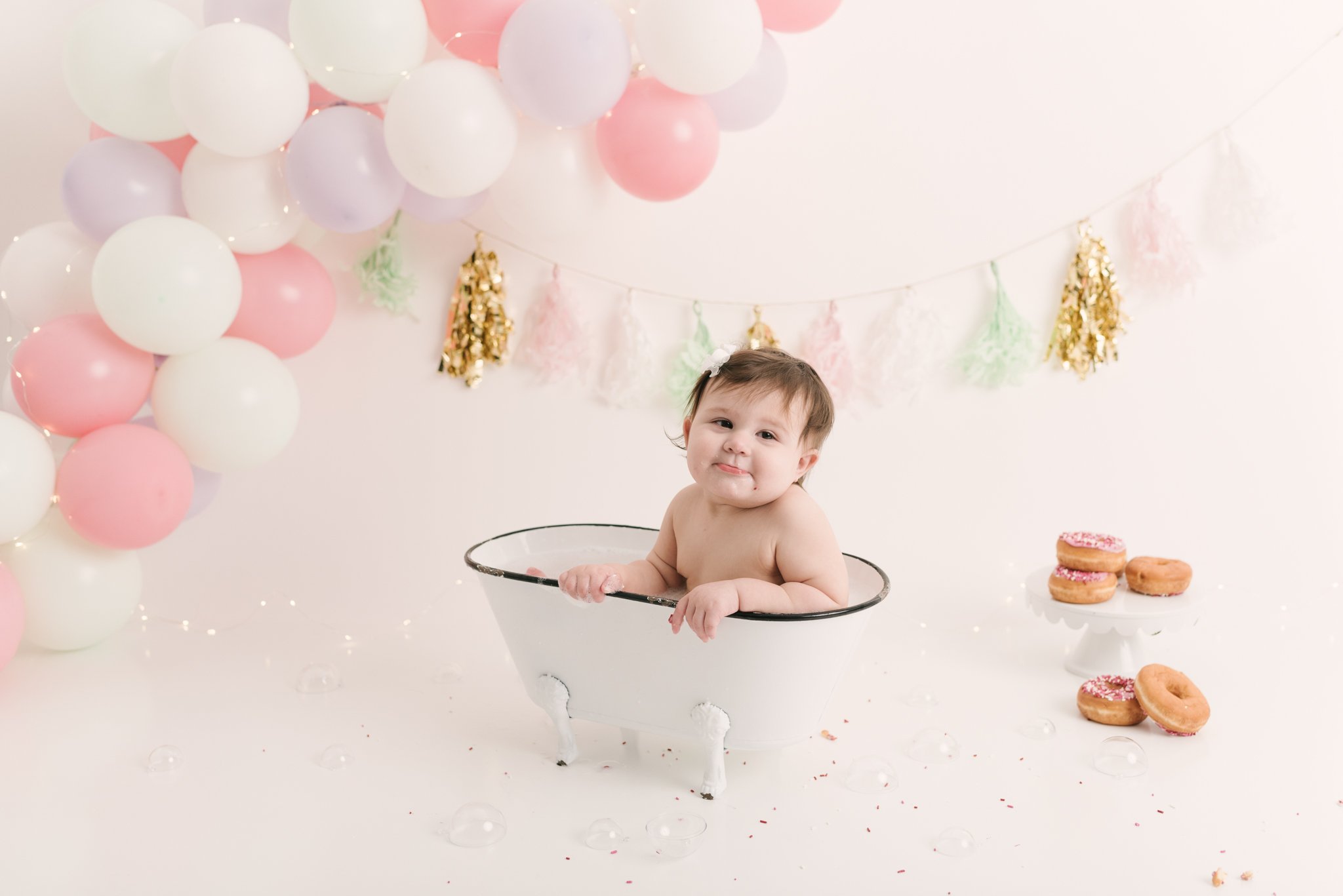 Pastel_Gold_Frist_Birthday_Girl_Smash_and_Splash_Session_Donuts_Studio_by_Erika_Child_and_Family_Photographer_for_Christie_Leigh_Photo_in_Cortland_OH_Ohio_Trumbull_County_010.jpg