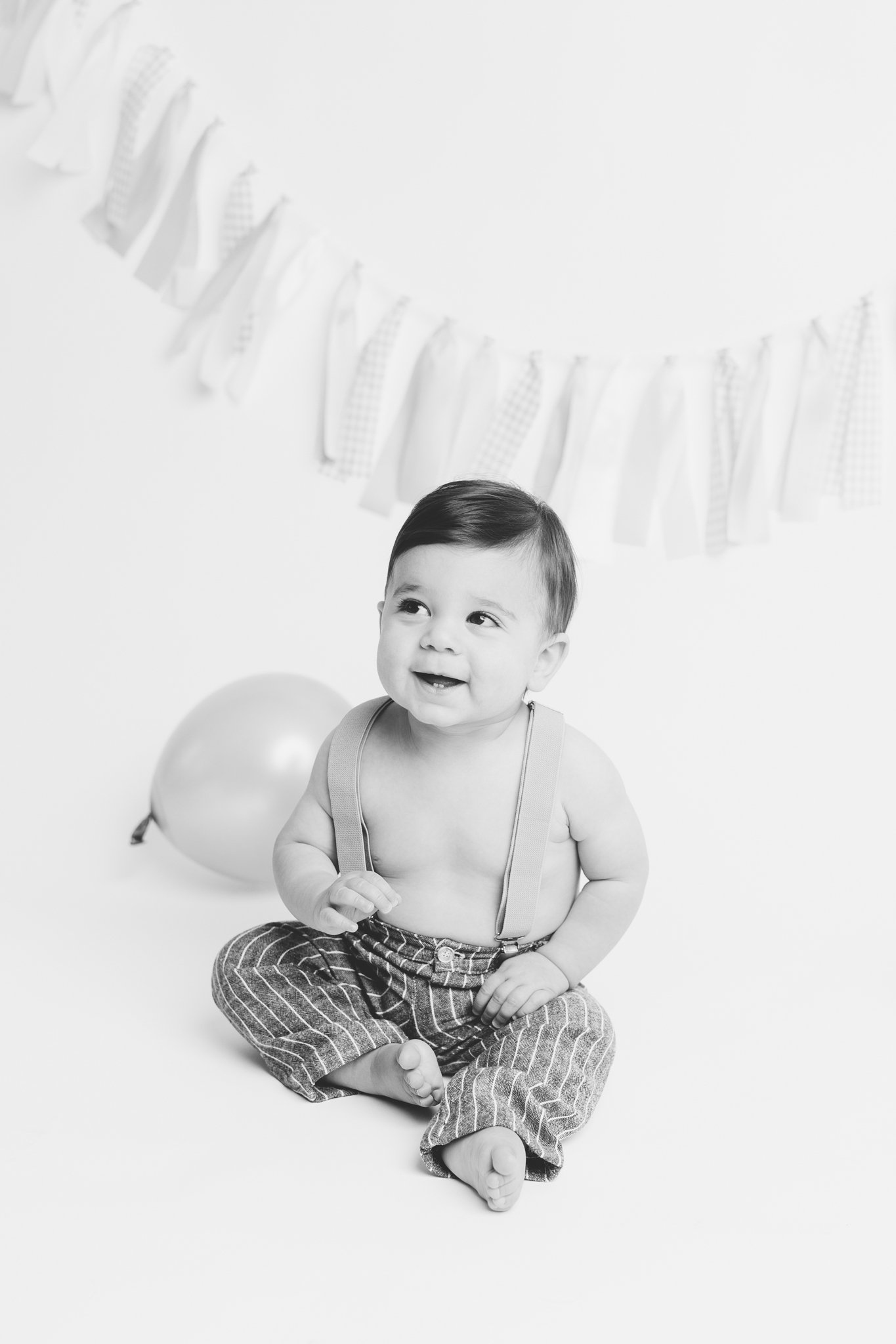 Simple_Minimal_Blue_White_Frist_Birthday_Boy_Smash_and_Splash_Session_Cake_Studio_by_Erika_Child_and_Family_Photographer_for_Christie_Leigh_Photo_in_Warren_OH_Ohio_Trumbull_County_002.jpg