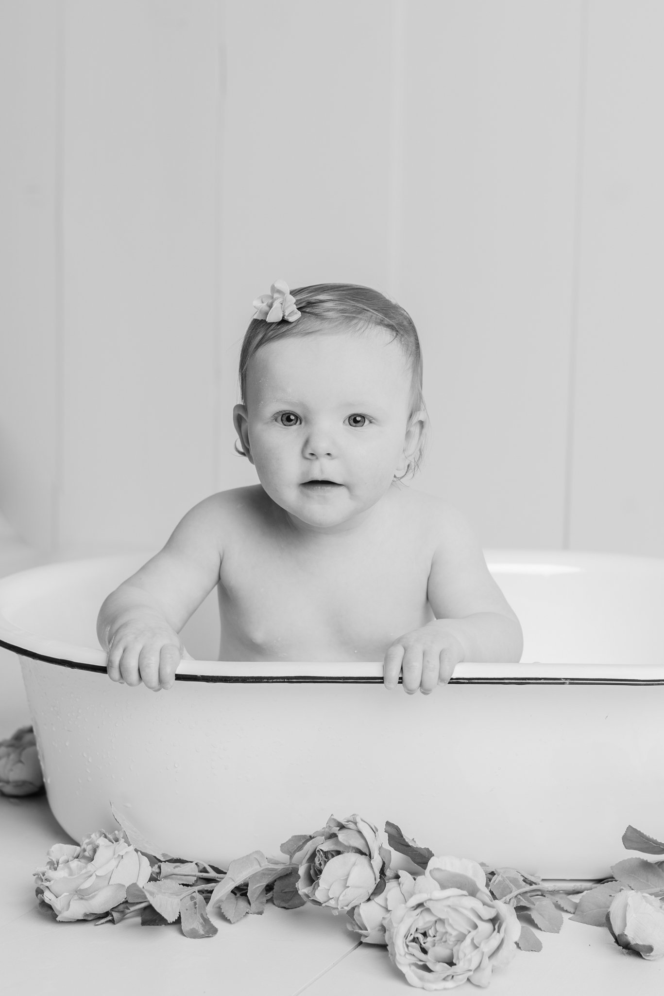 Simple_Pink_Pearls_Frist_Birthday_Girl_Smash_and_Splash_Session_Cake_Studio_by_Erika_Child_and_Family_Photographer_for_Christie_Leigh_Photo_in_cortland_OH_Ohio_Trumbull_County_005.jpg