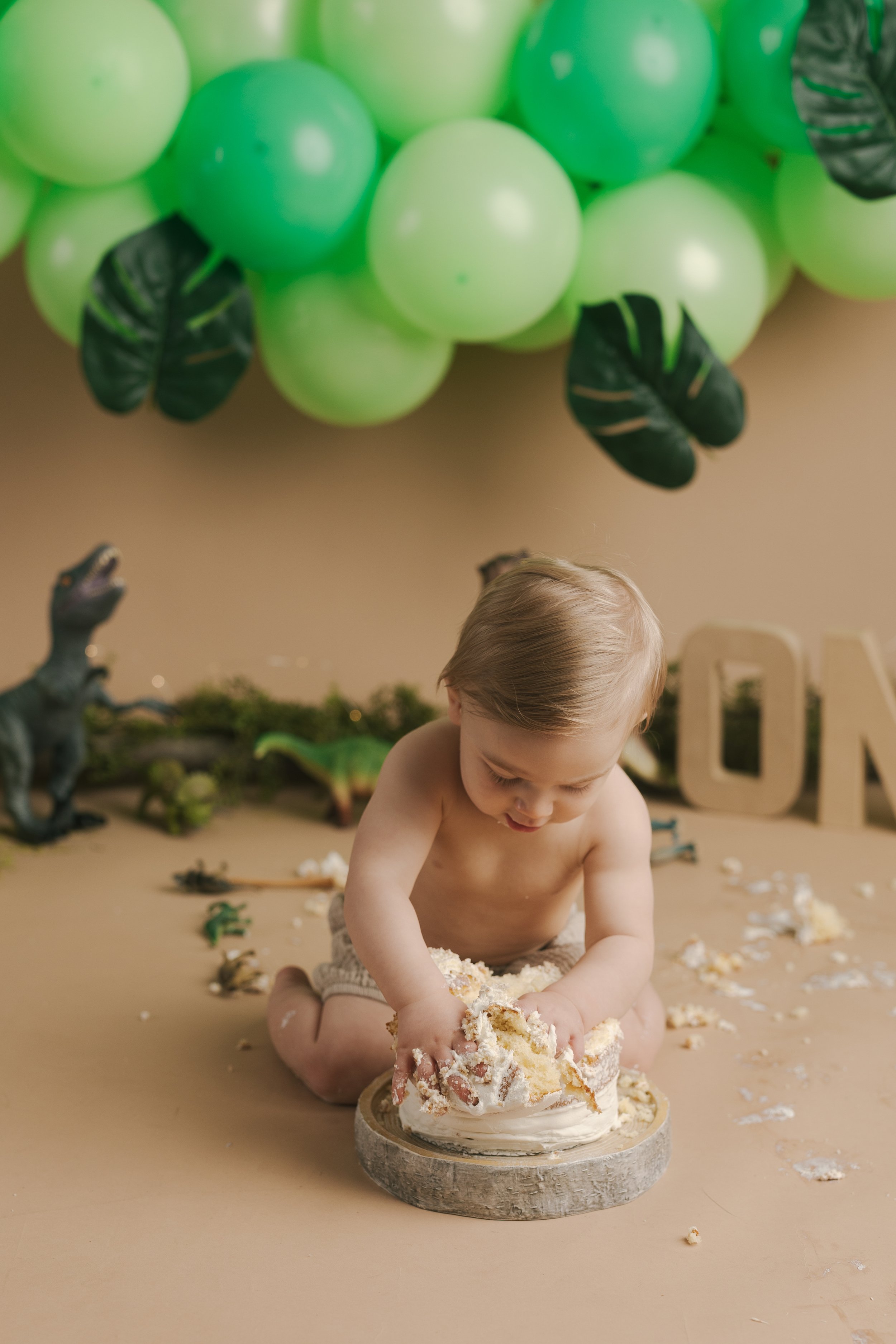 cortland-ohio-smash-splash-smash-cake-first-birthday-baby-boy-bubble-bath-trumbull-county-ohio-6.jpg