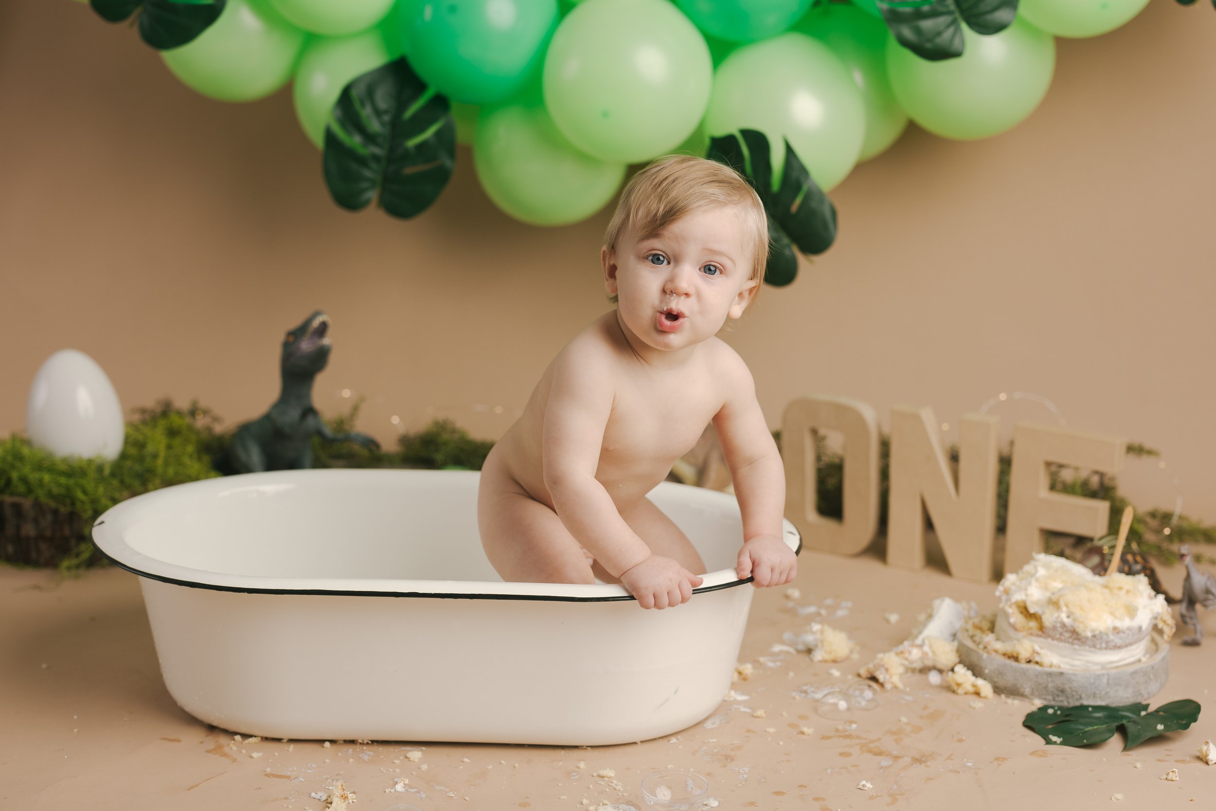 cortland-ohio-smash-splash-smash-cake-first-birthday-baby-boy-bubble-bath-trumbull-county-ohio-9.jpg