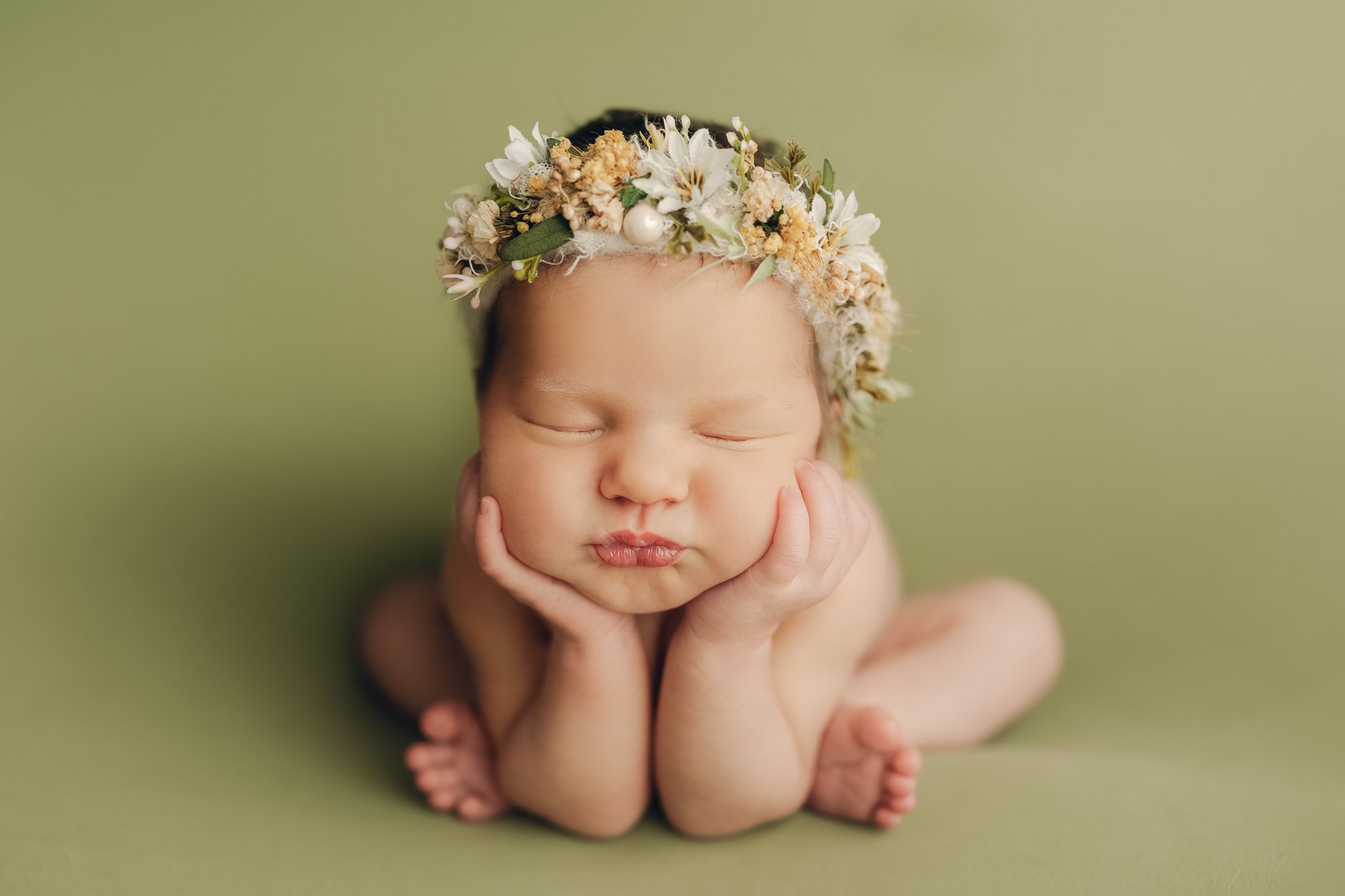 Green_Sage_Light_OliveBaby_Girl_Newborn_Studio_Froggy_Pose_Posed_Session_by_Baby_Nebworn_Photographer_in_Vienna_Fowler_OH_Ohio_Trumbull_County_Mahoning_Valley-1.jpg