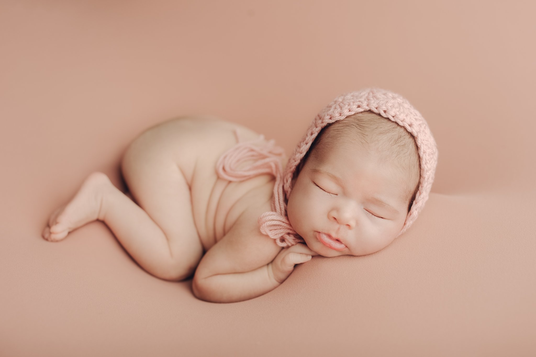 Baby_Girl_in_Pink_One_Month_Old_Newborn_Session_by_Family_And_Newborn_Photographer_Christie_Leigh_Photo_in_Trumbull_County_Cortland_OH_Ohio-1.jpg