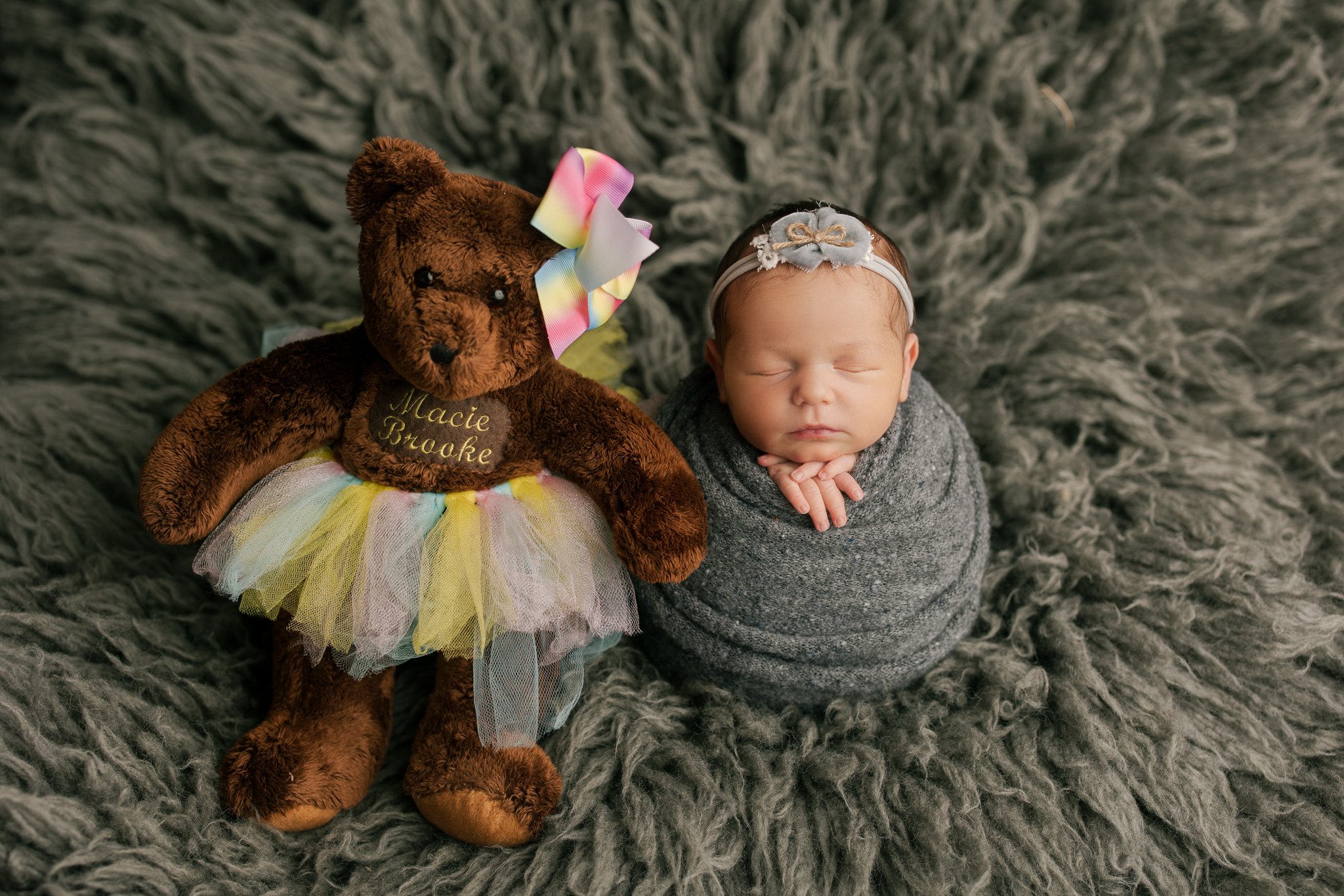 Baby_Three_3_Siblings_Rainbow_Baby_Little_Sister_Wrapped_Posed_Studio_by_Newborn_Photographer_Christie_Leigh_Photo_in_Cortland_OH_Ohio-1.jpg