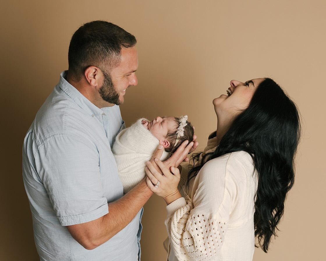 I have so many newborn collections to choose from, I sometimes feel like it&rsquo;s too many to choose from, but they all book consistently so I wouldn&rsquo;t even know which ones to take off of my guide. From just baby, to just the family and every