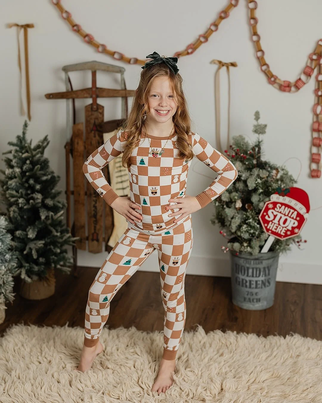 &bull; Last chance holiday sessions! &bull;

Saturday December 6th or 13th
Morning sessions

There&rsquo;s only two available each day!!

Send a message to grab yours 🎄
.
.
.
#holiday2025 #ohiophotographer #ohiophotographystudio #youngstownohiophoto