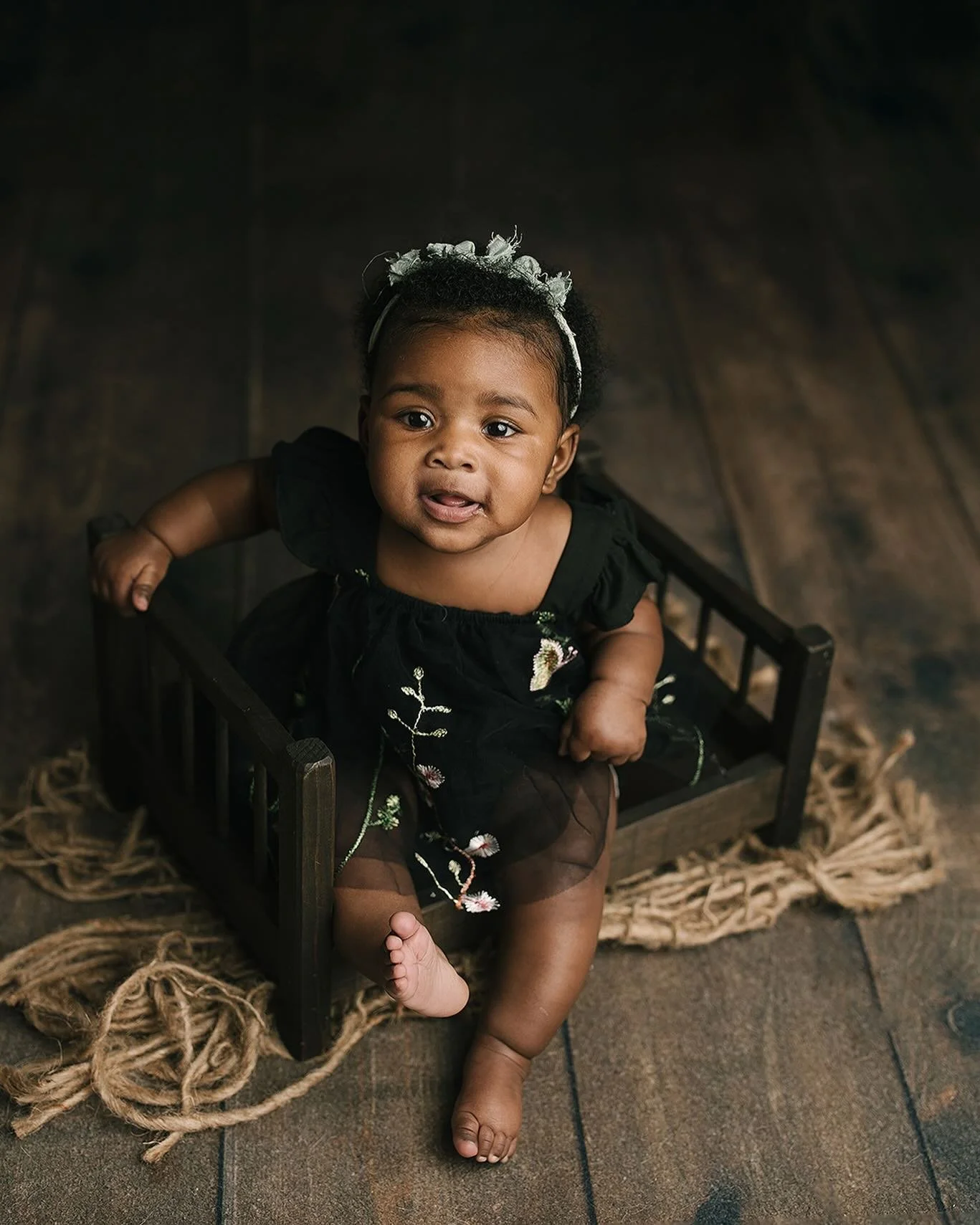 Tiny girl, big blessing 🖤

#northeastohiophotographer #sittersession #ohiostudiophotographer #ohiophotographystudio #youngstownfamilyphotographer