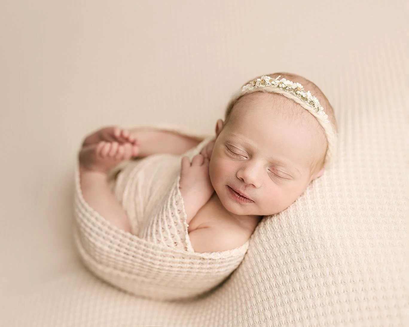 Hi!

I&rsquo;m a professional newborn photographer. Lite on the professionalism. I can turn your baby into high end art that lasts *forever*, but will openly discuss that first postpartum 💩

Wanna be mom friends AND watch me make magic with your bab