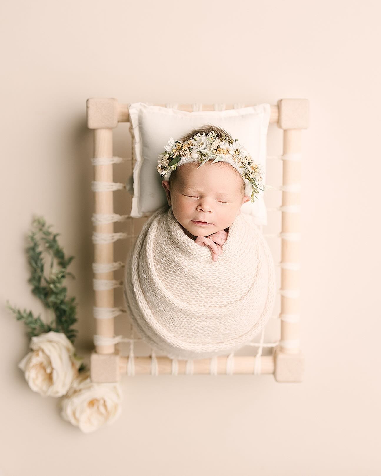 This morning I hosted a simple and sweet micro newborn session, and this is the outcome&hellip; sooo stunning!! 

What is a Micro newborn session?
&mdash; 30 minute posed studio session
&mdash; baby stays wrapped
&mdash; includes prop posing
&mdash; 