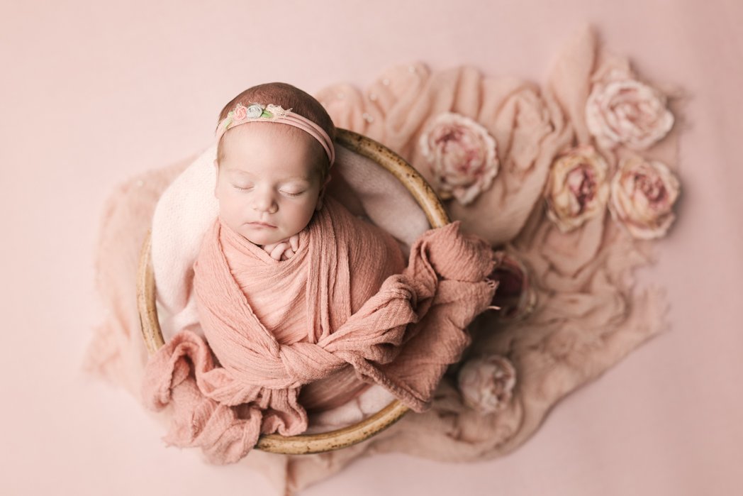 WEB Northeast_Ohio_Baby_Newborn_Girl_at_Posed_Studio_Pictures_Photoshoot_by_Family_Photographer_Christie_Leigh_Photo_Cleveland_OH_Ohio_Cuayahoga_County-1.JPG