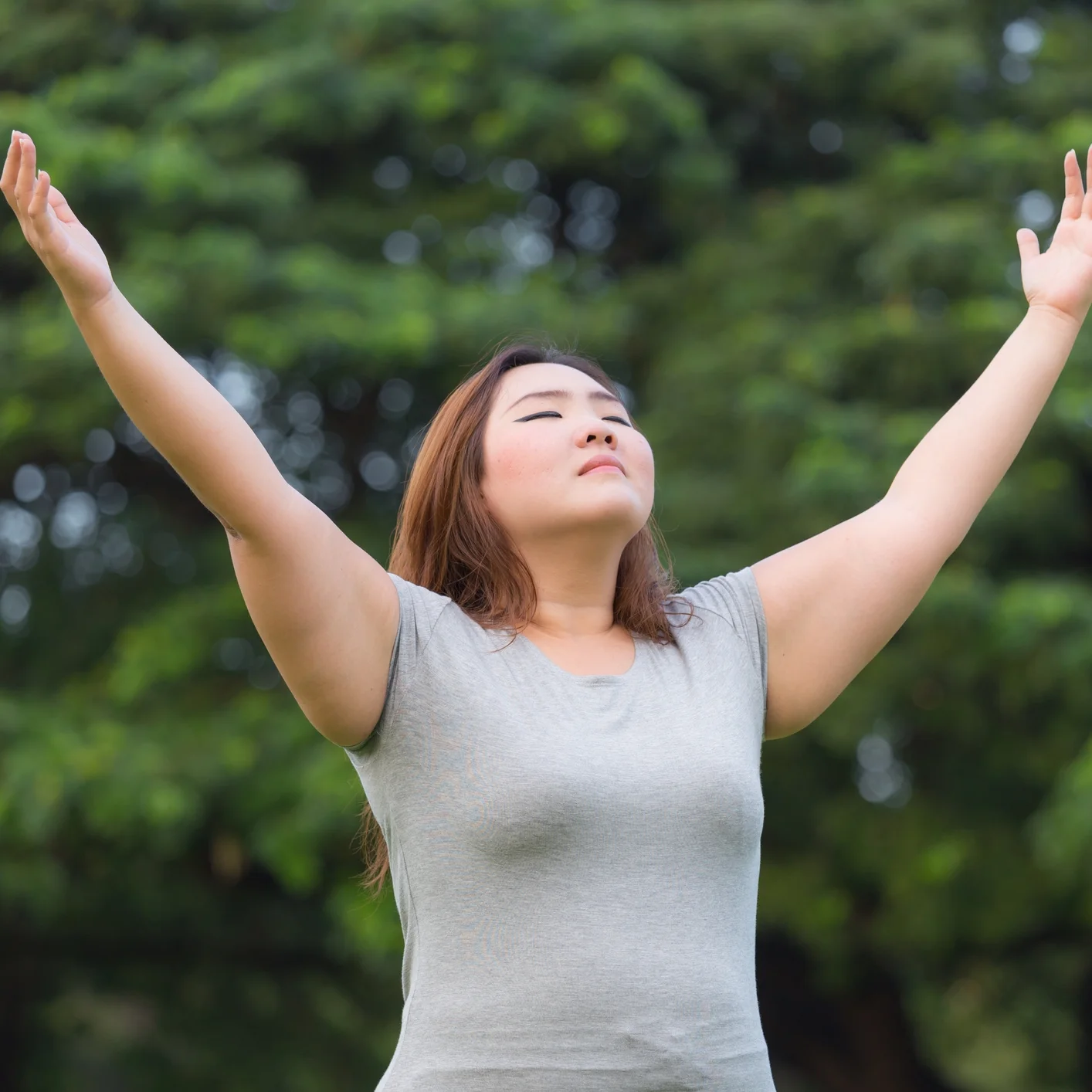 Photo by i7do/iStock / Getty Images Deep Breathing Many patients report an improvement in lymph flow just by changing their breathing pattern. And it turns out that they’re right. Breathing in a way that causes a deep expansion and contraction of the diaphragm stimulates the lymphatic system, massages your internal organs, encourages your body to get rid of toxins, and reduces stress. 