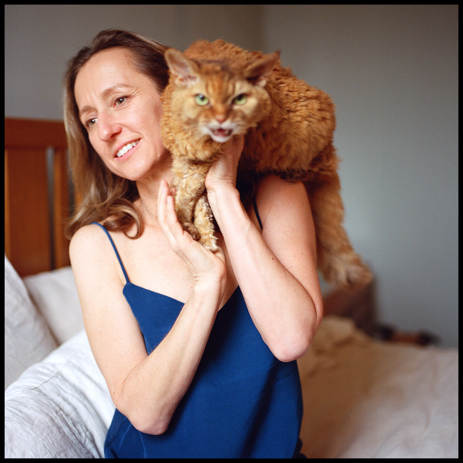  Photographer Anna Kuperberg With Coyote 
