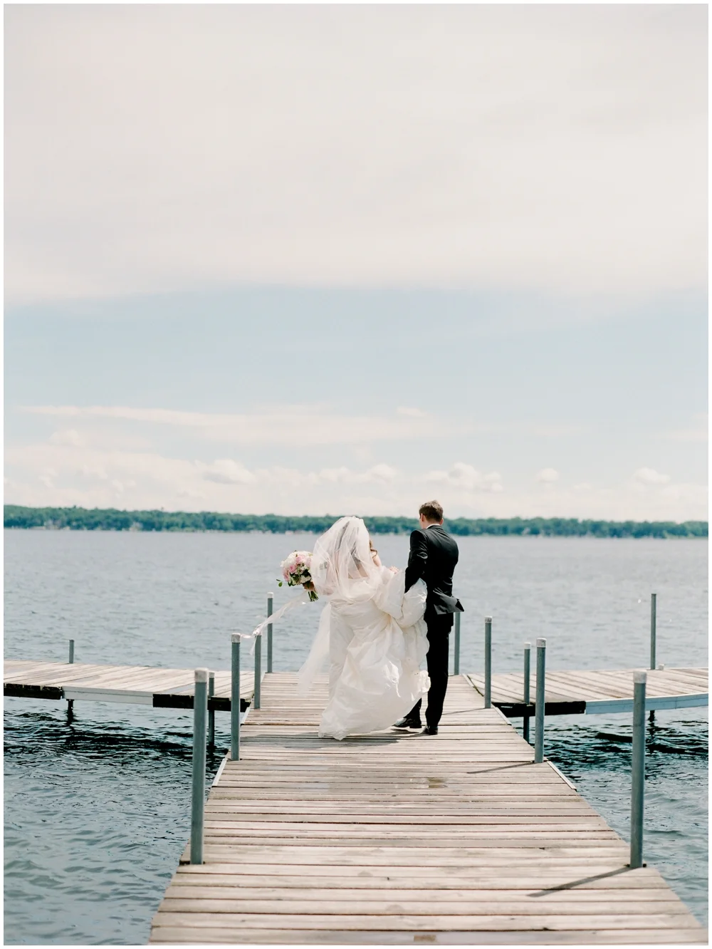 MN Weddings-White Bear Yacht Club_0031.jpg