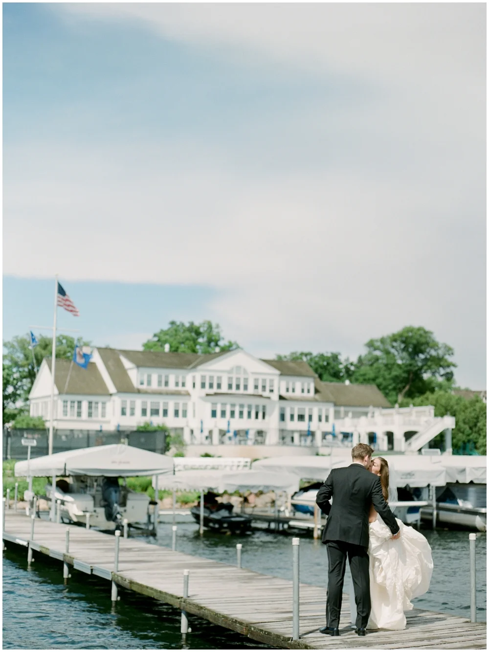 MN Weddings-White Bear Yacht Club_0032.jpg