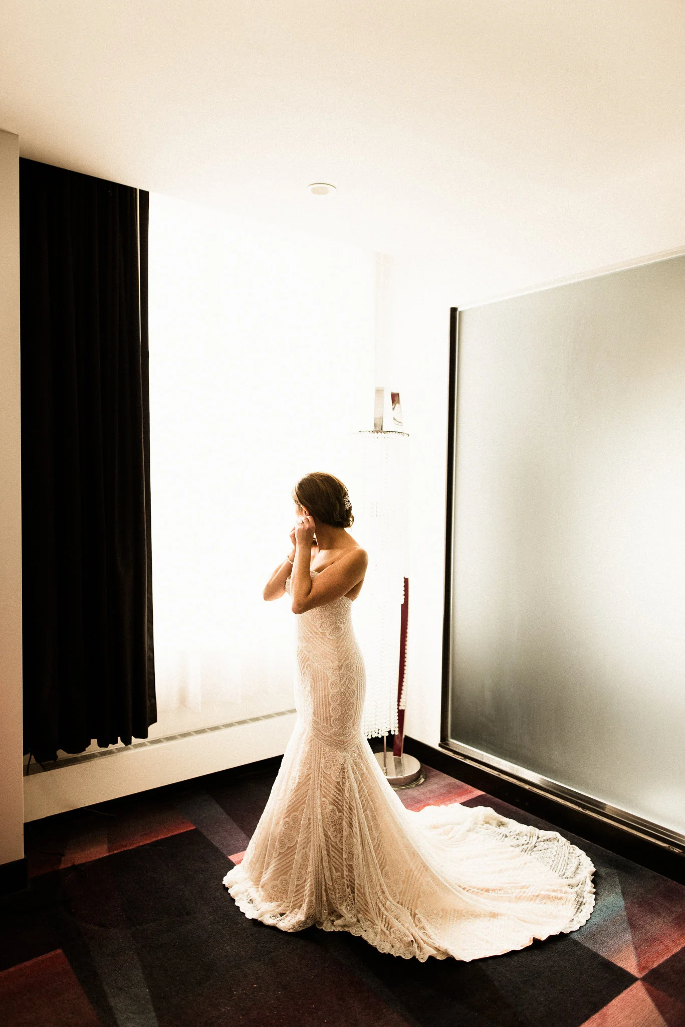 bride getting ready for her MN wedding