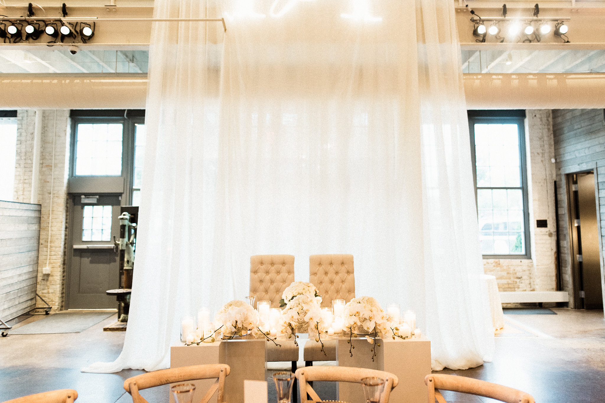 timeless white sweetheart table