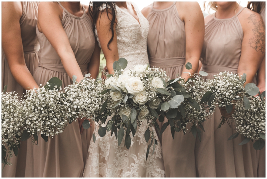  bride and bridesmaids white bouquets 