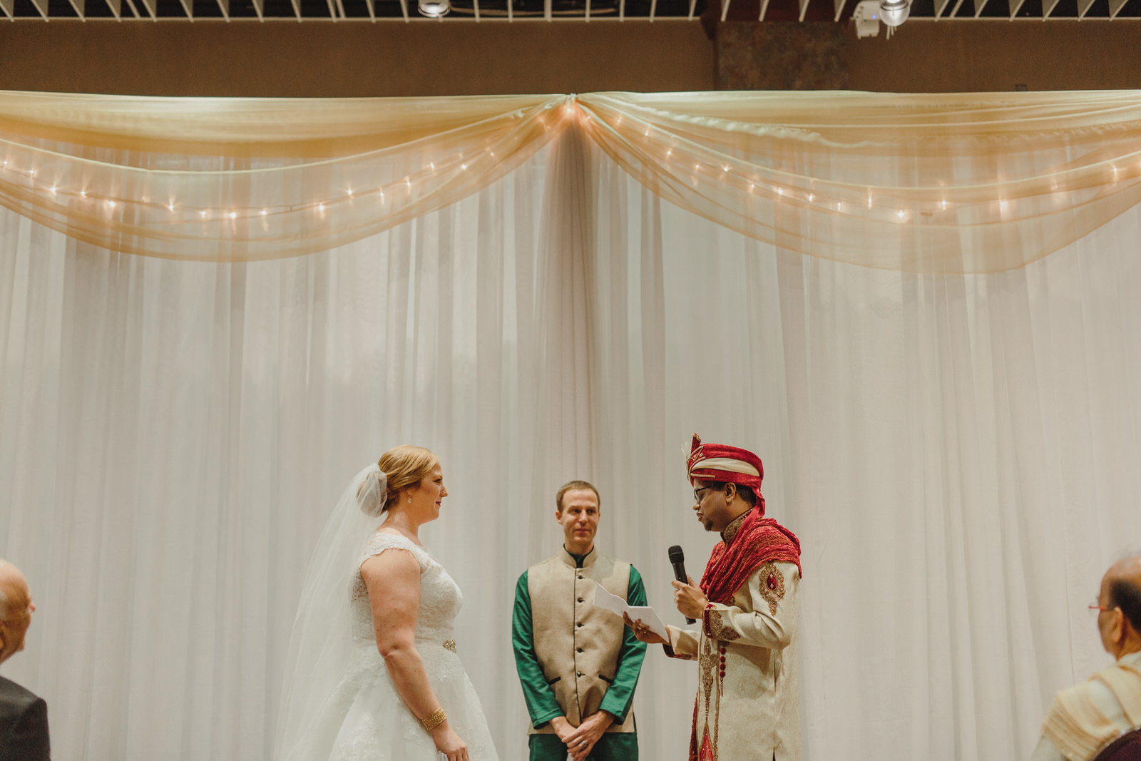  bride and groom getting married in MN 