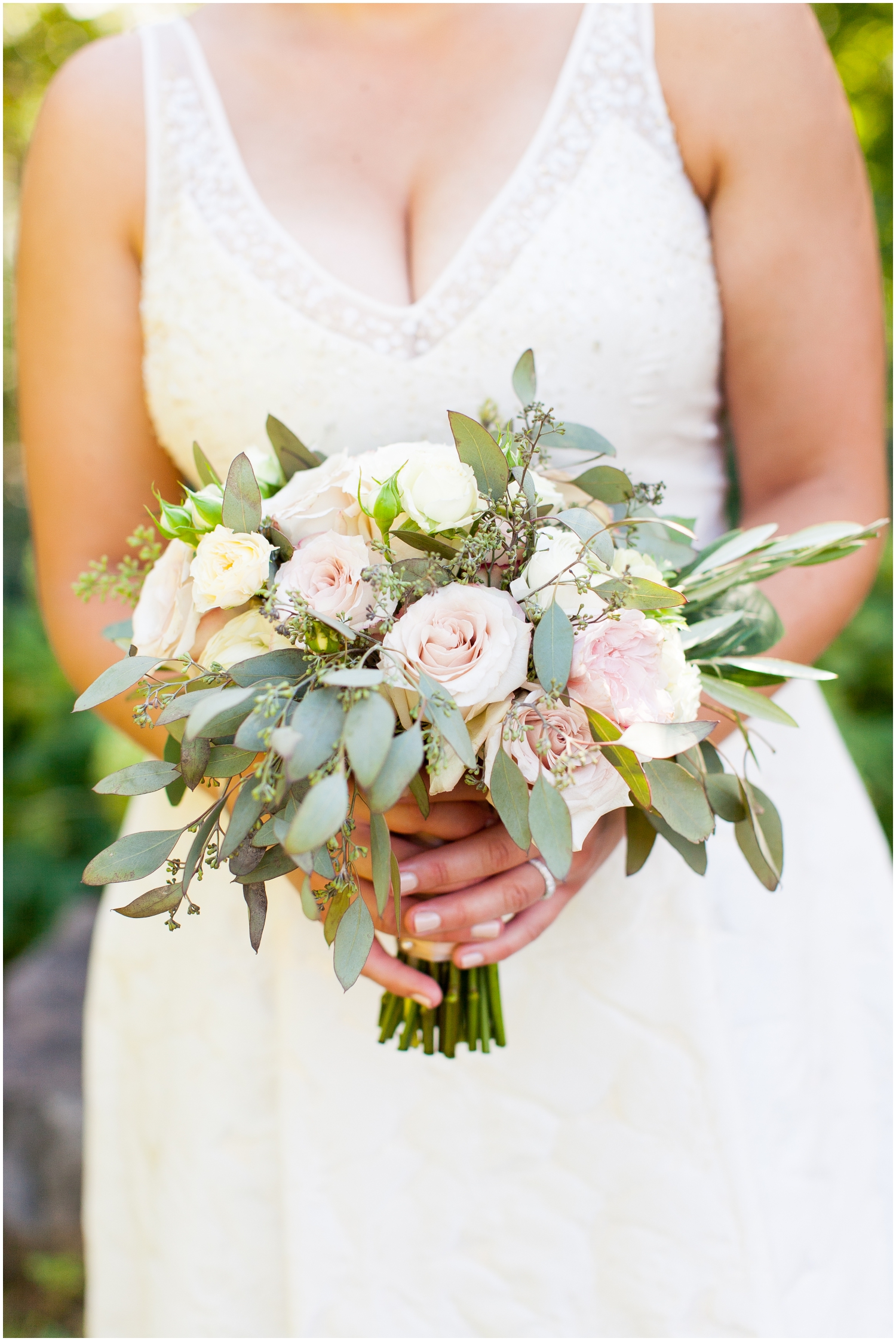  bride holding her bridal bouquet 