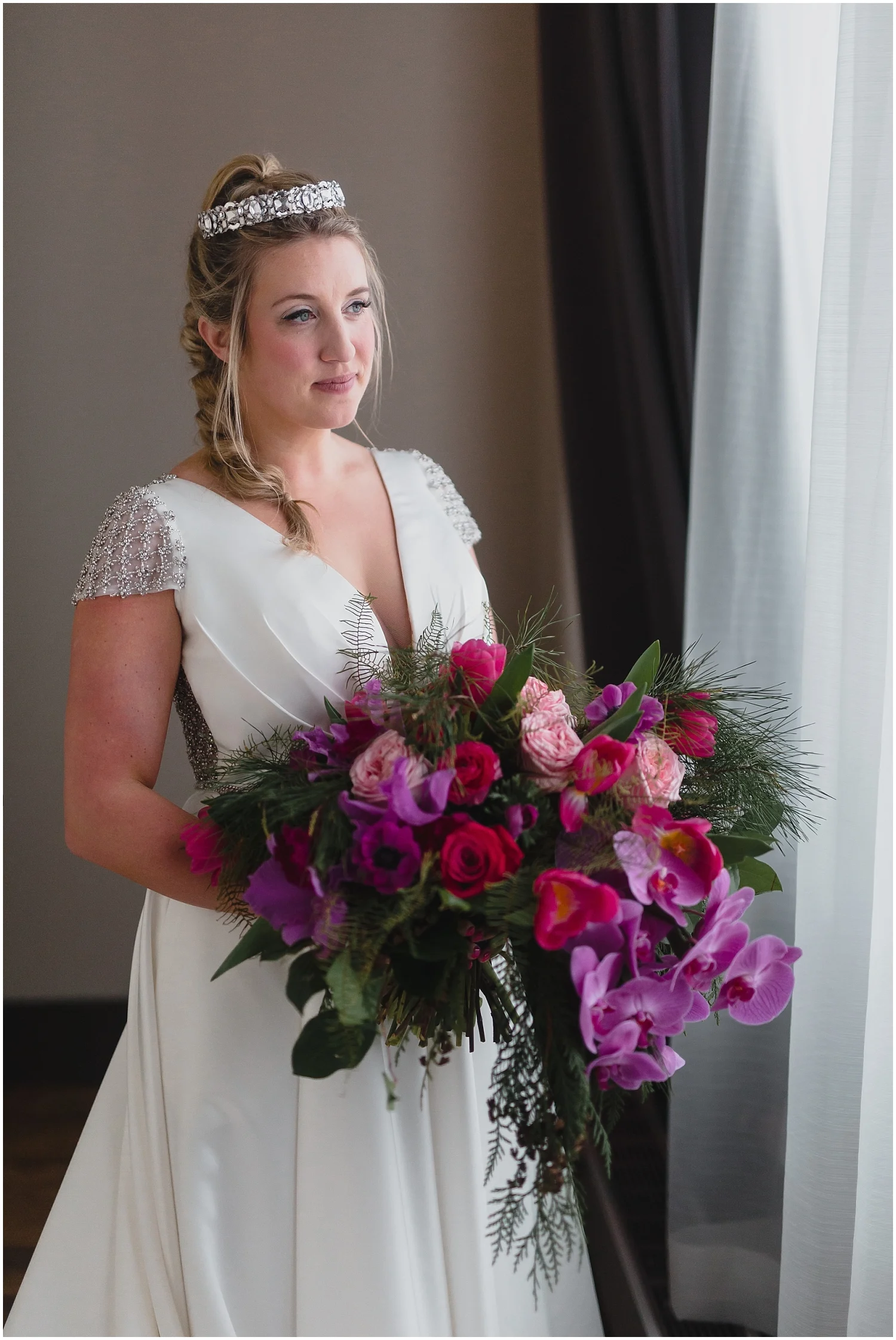 Minnesota Wedding Planner, Mpls Wedding Planner, Machine Shop MPLS, Mpls Wedding Venue, Bride holding her bridal bouquet