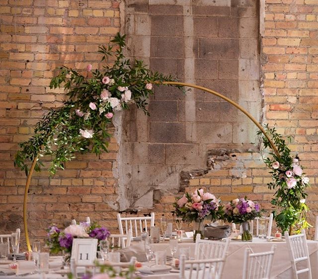 Give us all the circular arches 🥰
⠀⠀⠀⠀⠀⠀⠀⠀⠀
@SaraHaleyPhotography
@bachmansweddings
@loringsocial
⠀⠀⠀⠀⠀⠀⠀⠀⠀
#loringsocial  #mplswedding #minneapoliswedding #minneapolisweddings #minneapolisweddingplanner #minneapolisweddingcoordinator #minneapolis #