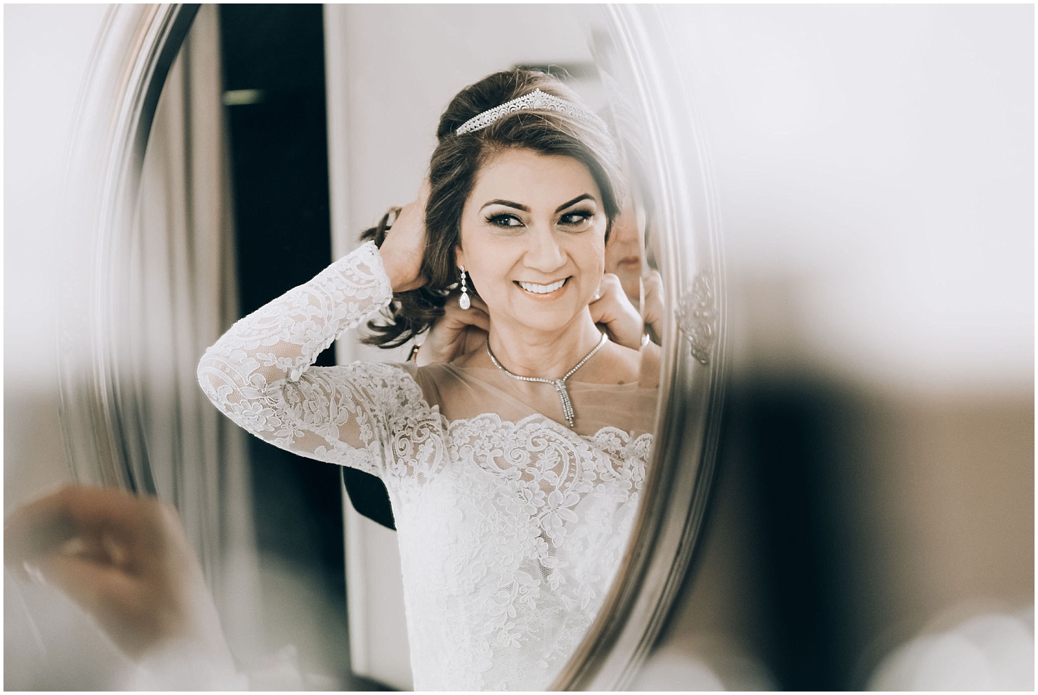  bride getting ready for her wedding at the Lafayette Club 