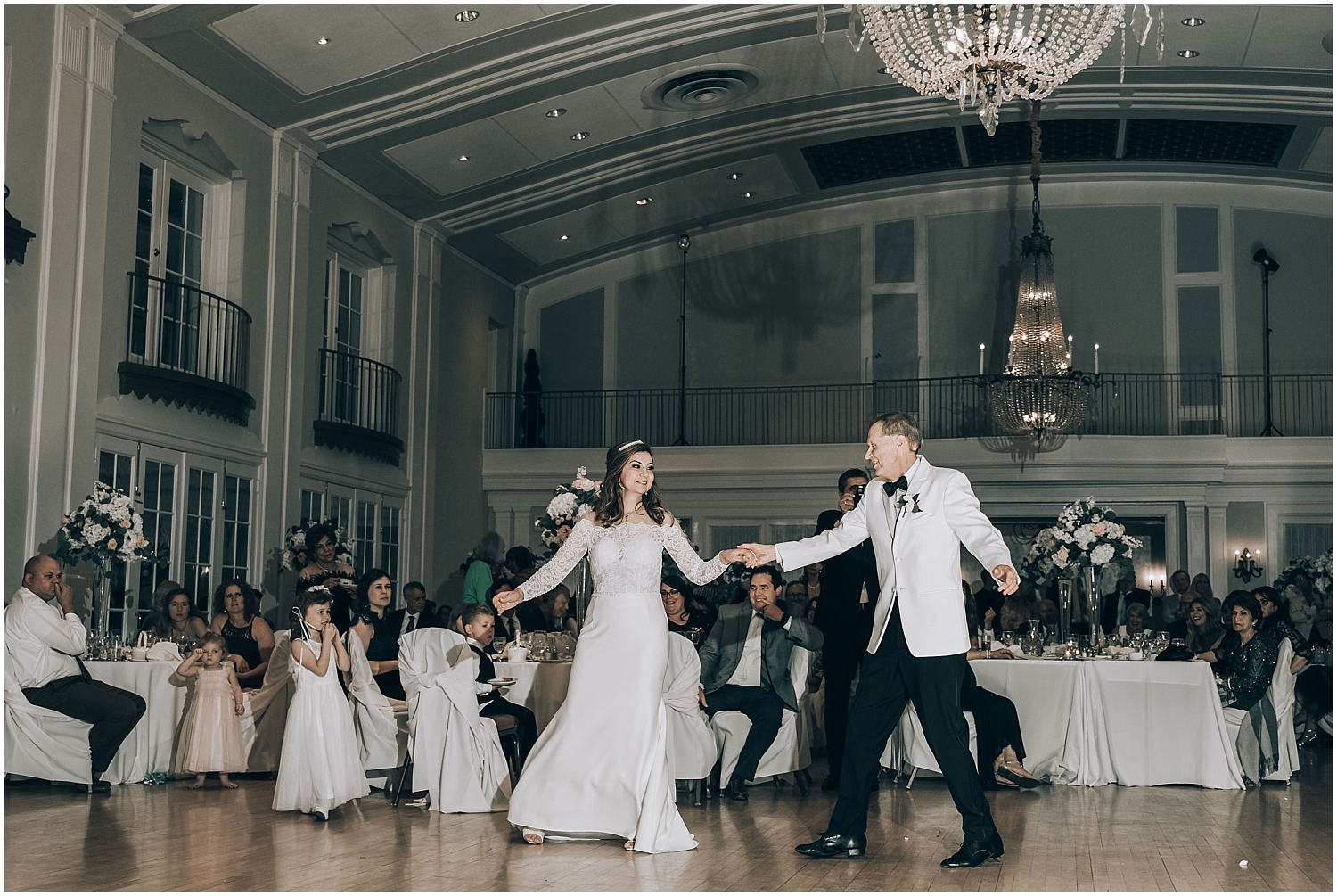  bride and groom’s first dance 