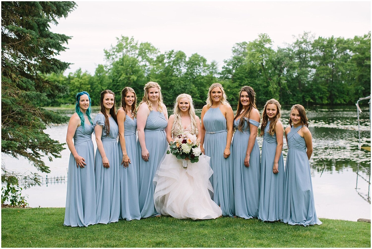 bride with her bridesmaids before the wedding ceremony 