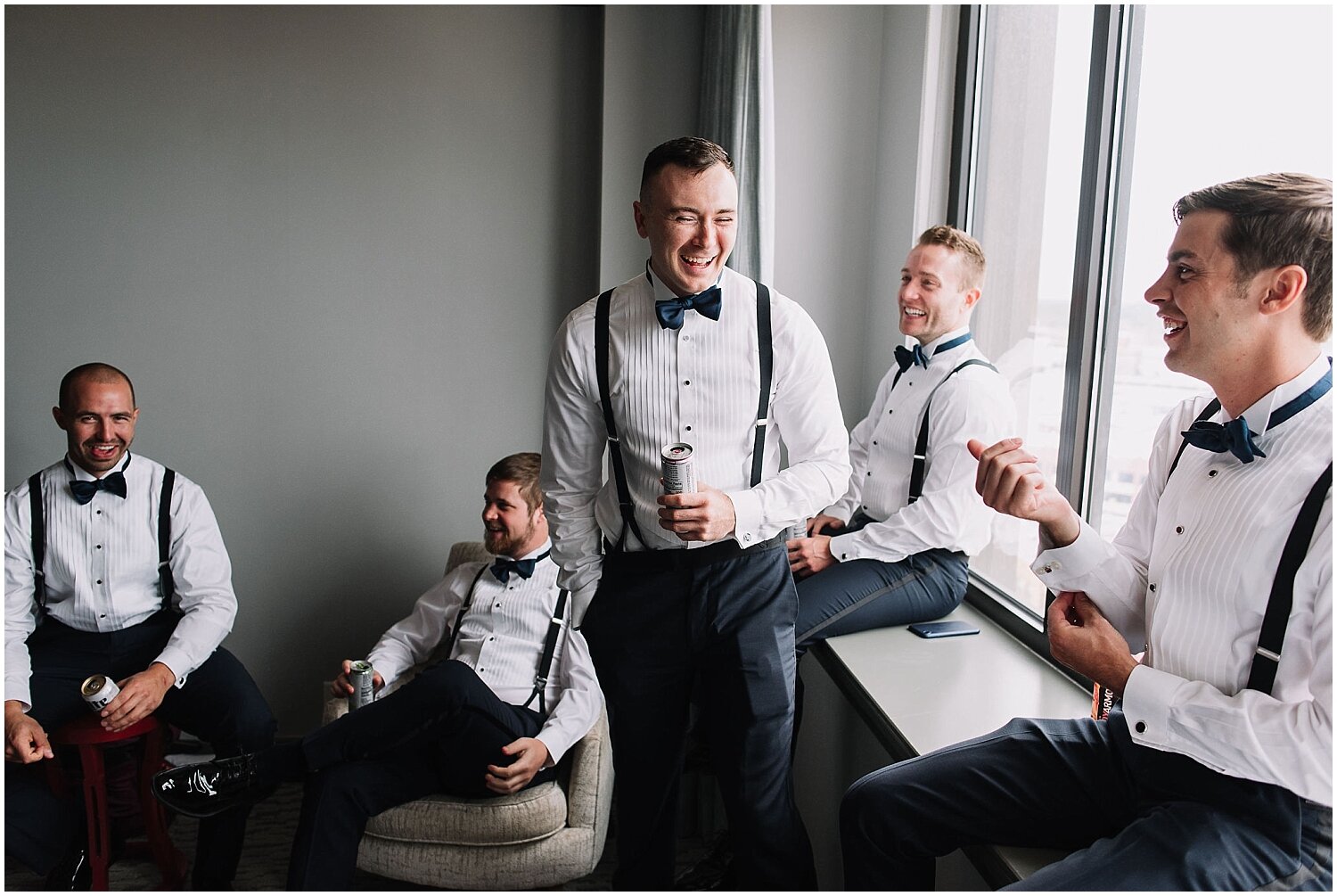  groom and the groomsmen getting ready for the wedding in MPLS 