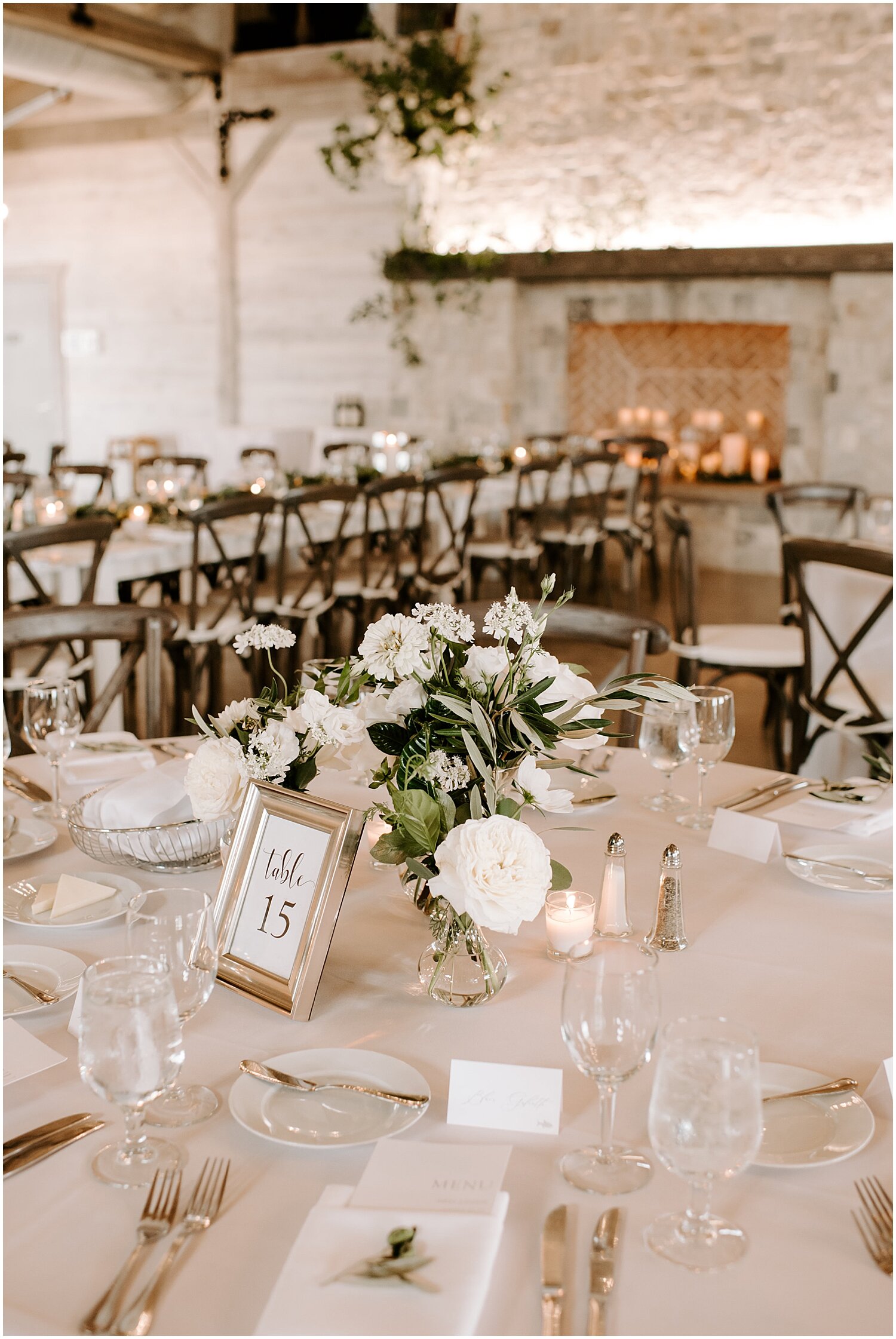  white floral centerpiece and tablescape 