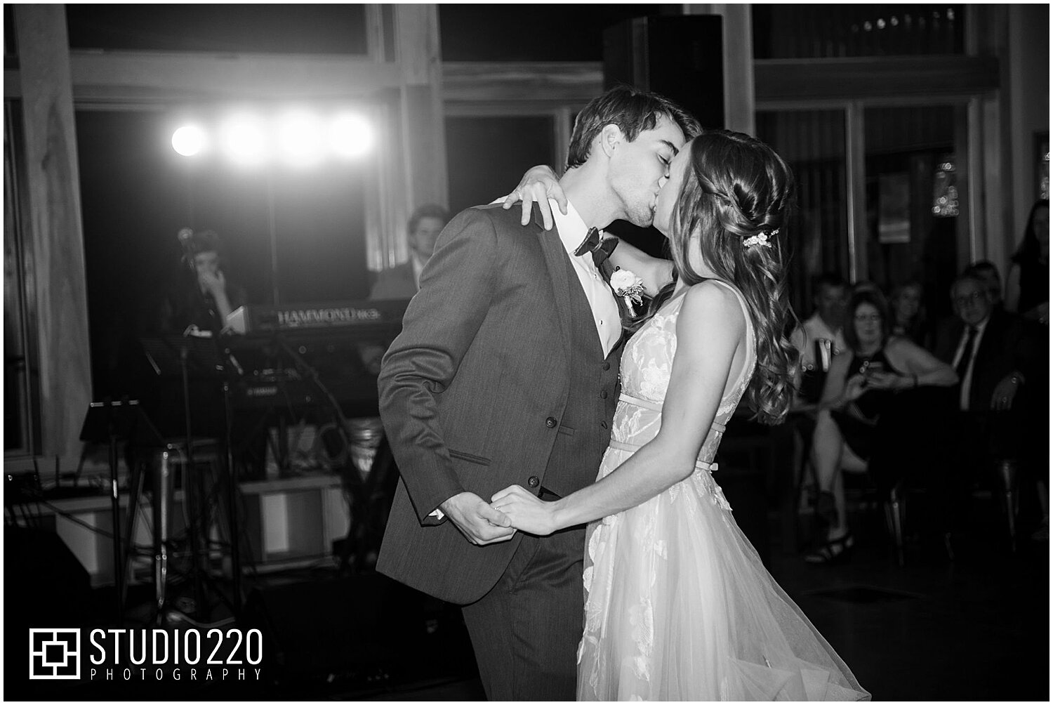  bride and groom’s first dance  