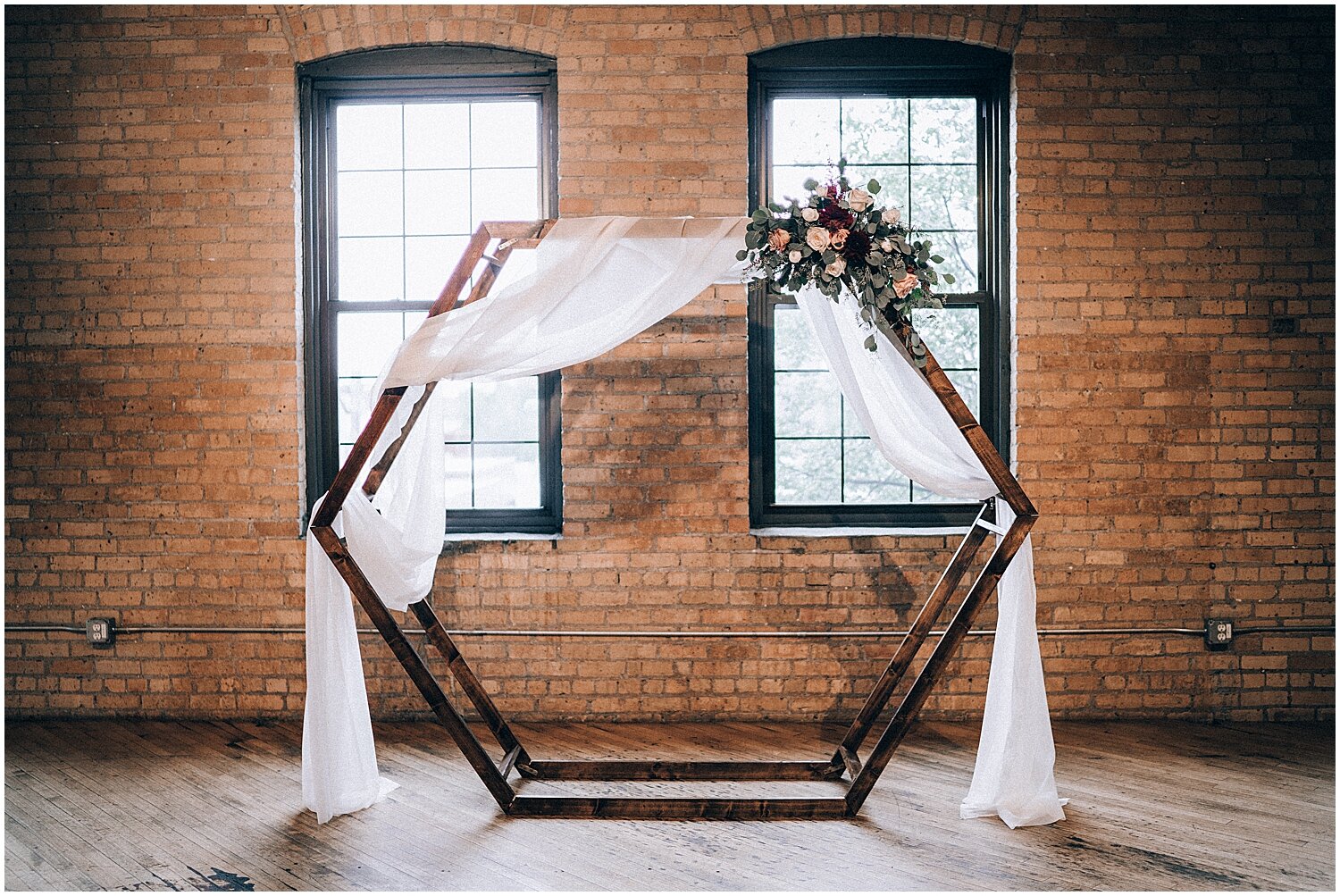  hexagon shaped arch for wedding ceremony 