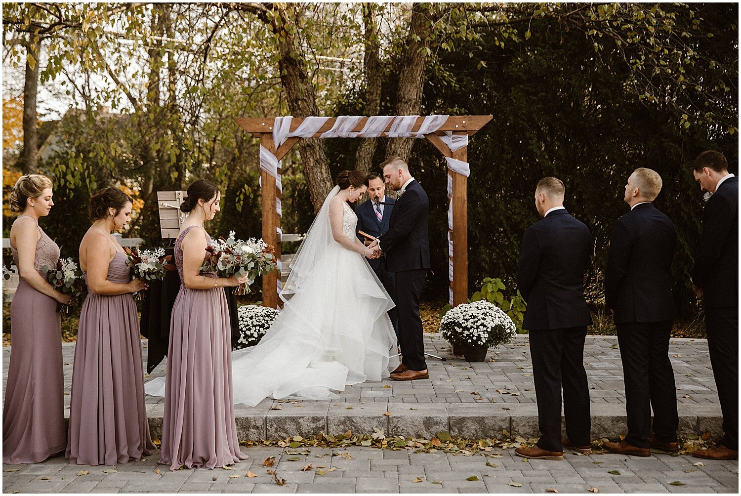  outdoor wedding ceremony in minnesota 