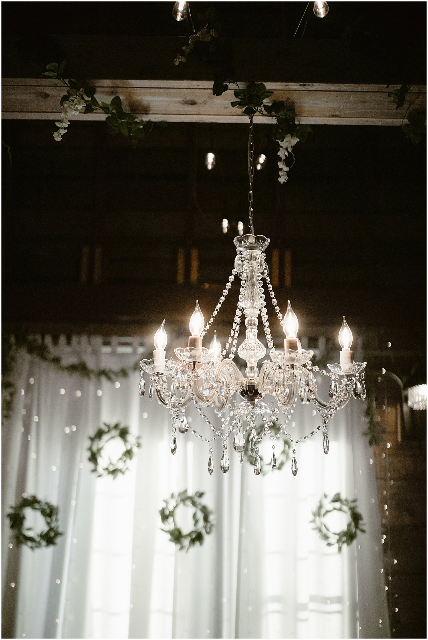  chandelier wedding decor 