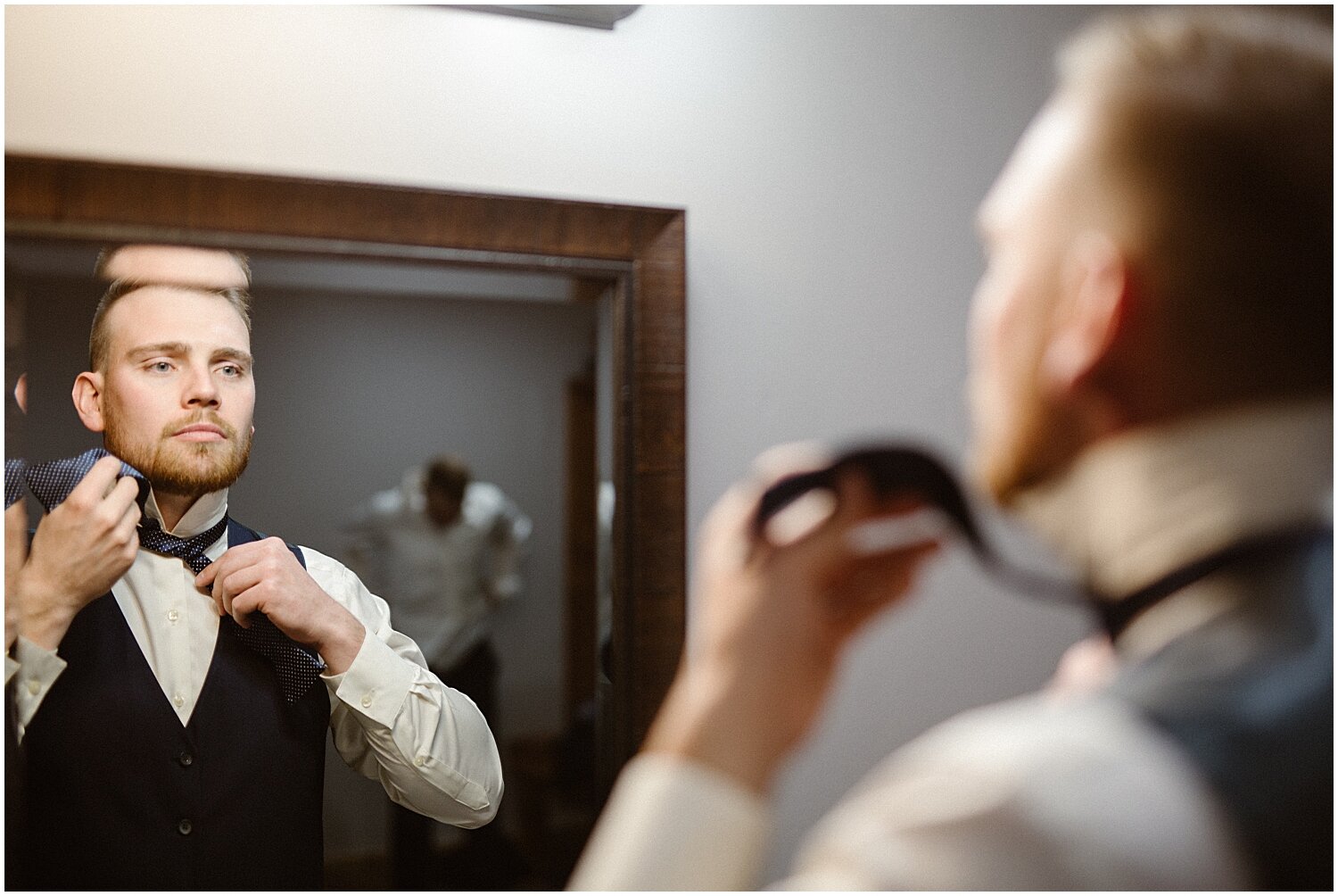  groom getting ready for his wedding 