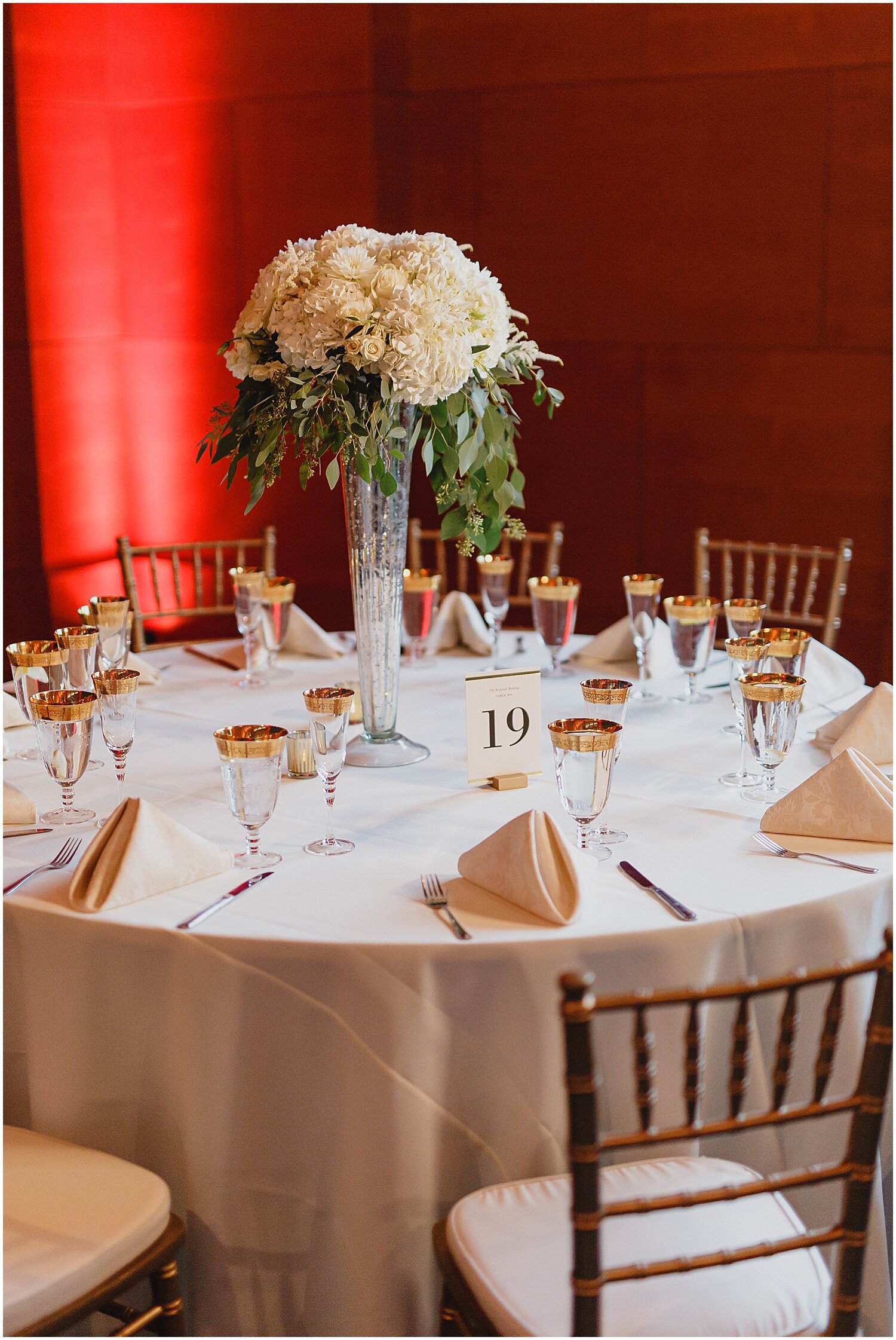  white and gold tablescape for wedding in MPLS 