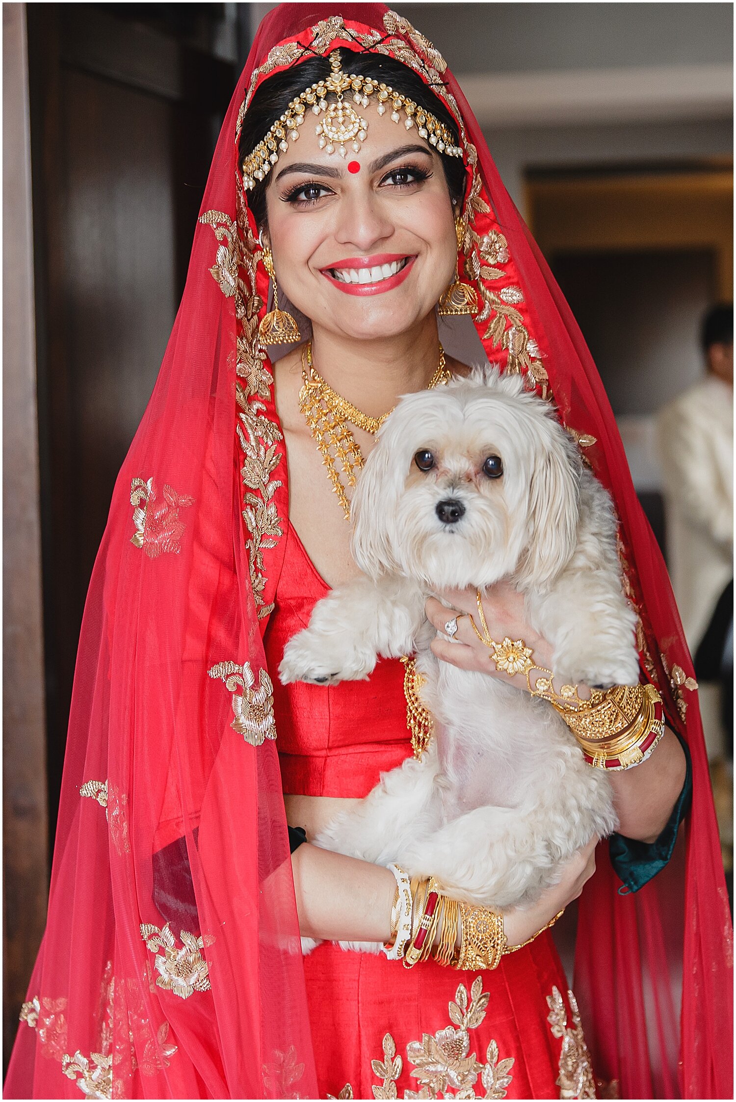  bride with her dog before the wedding 