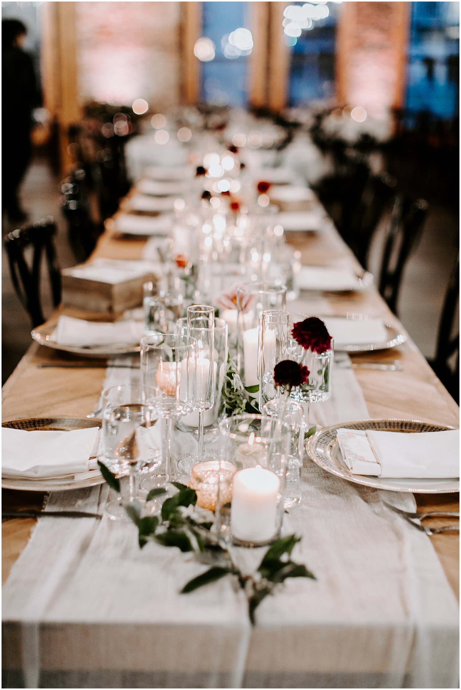  head table setting with candles and greenery 