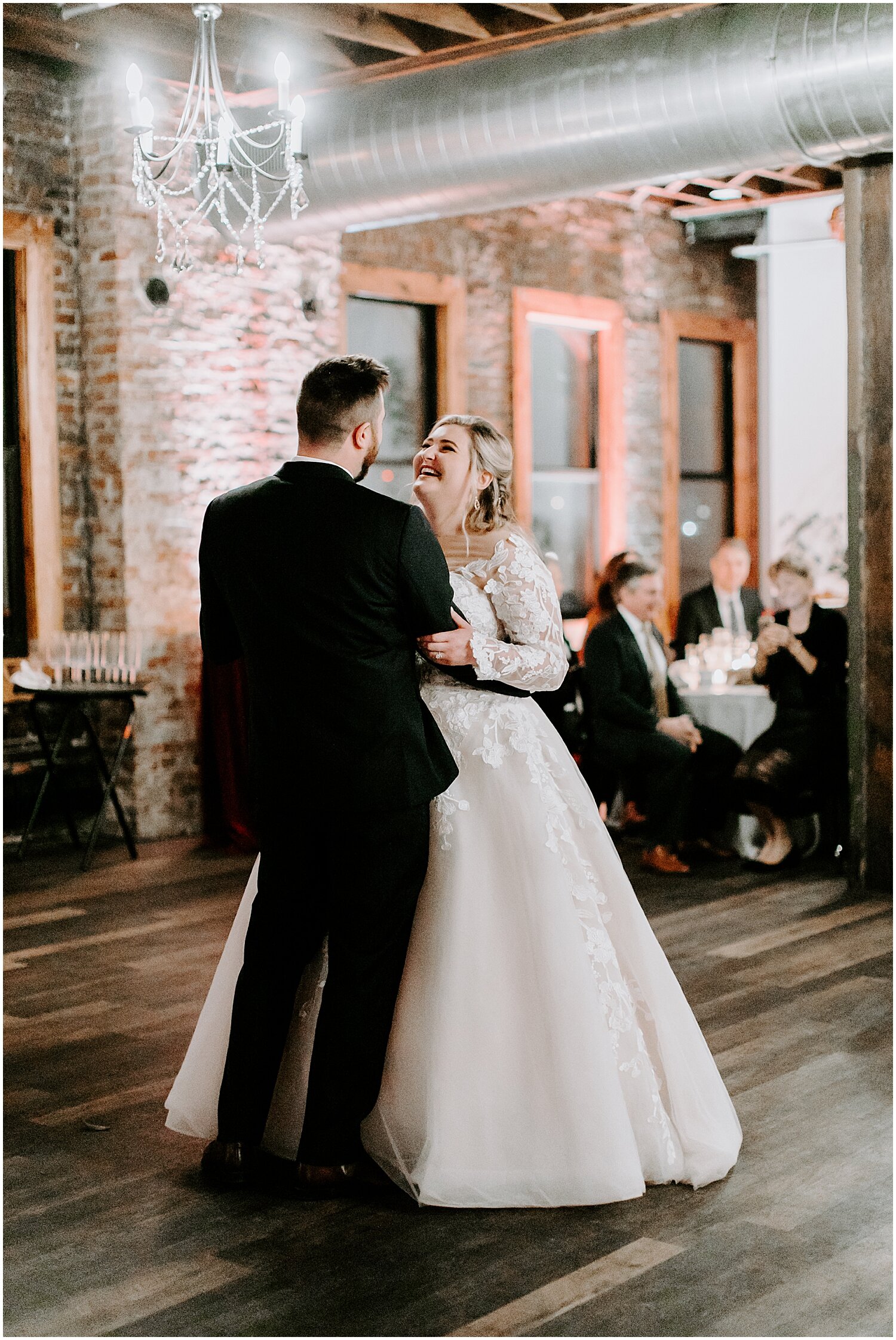  bride and groom’s first dance 