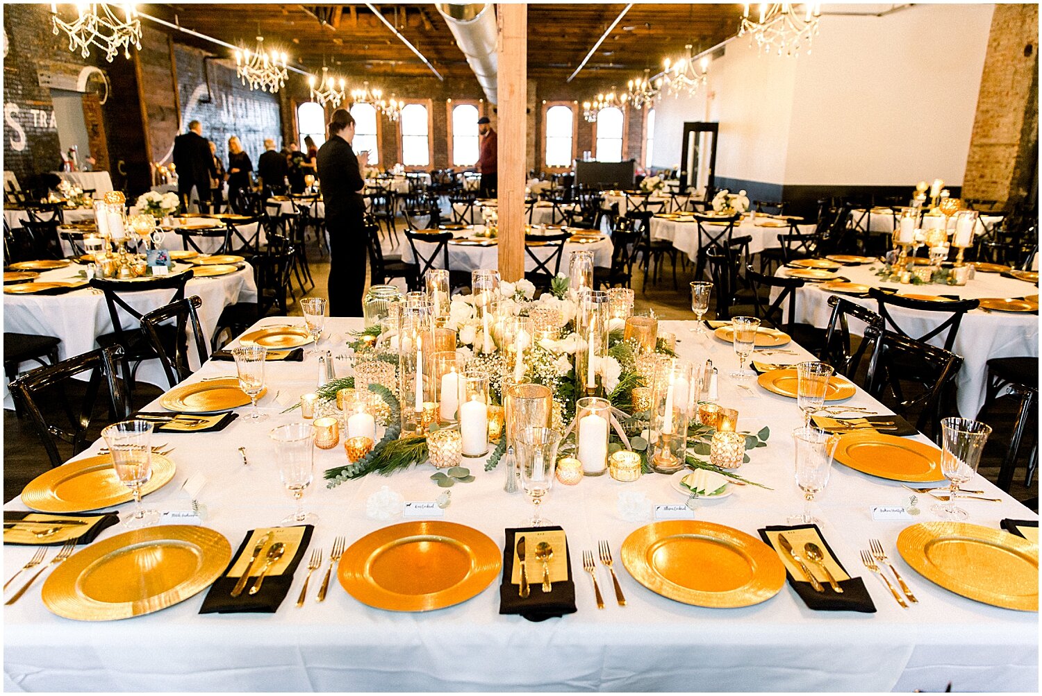  Squared head table for the wedding reception 