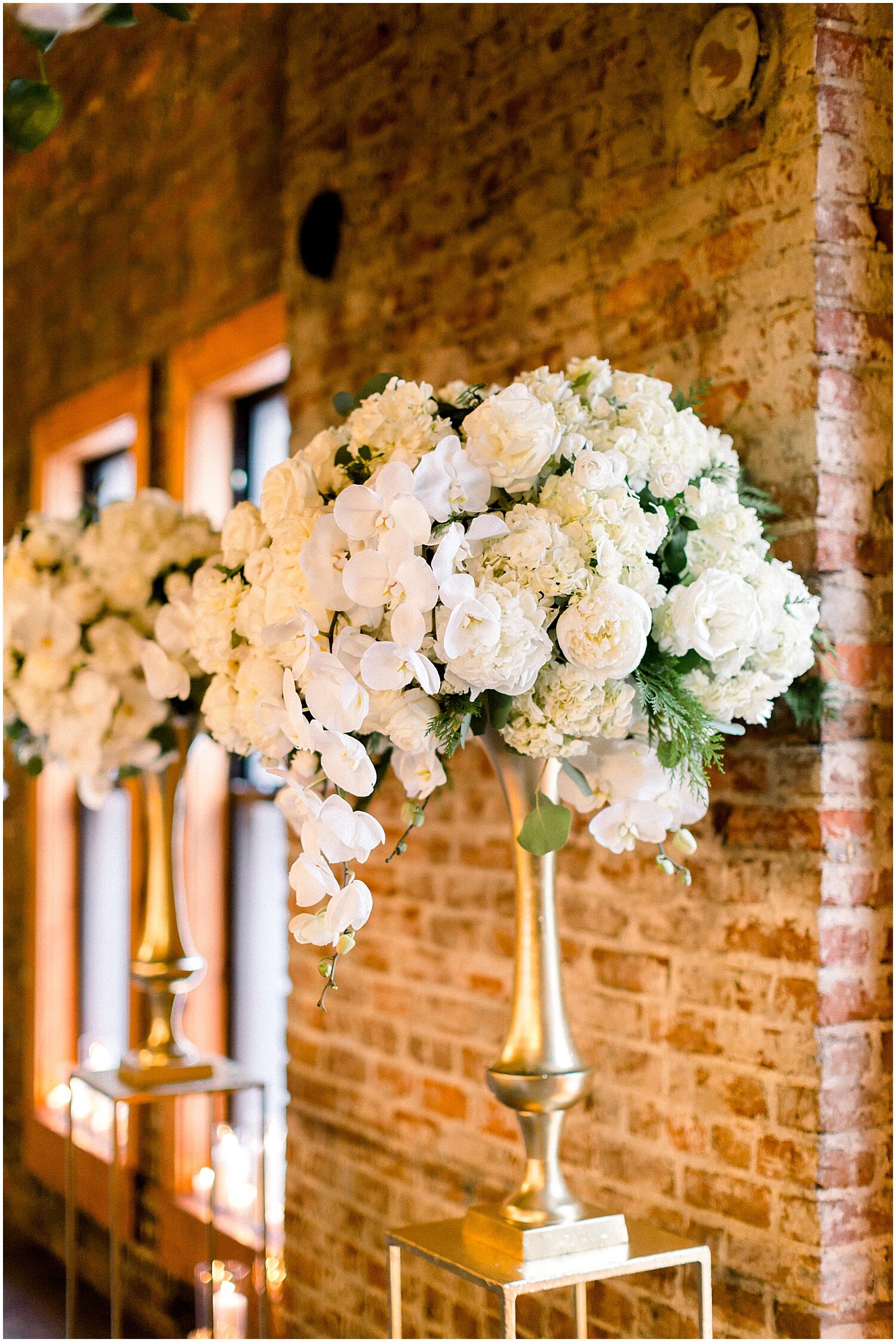  white floral wedding decor 