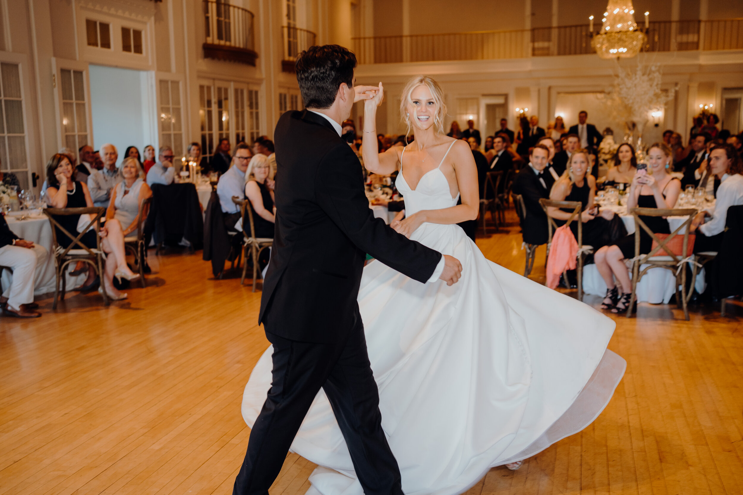  bride and groom’s first dance 