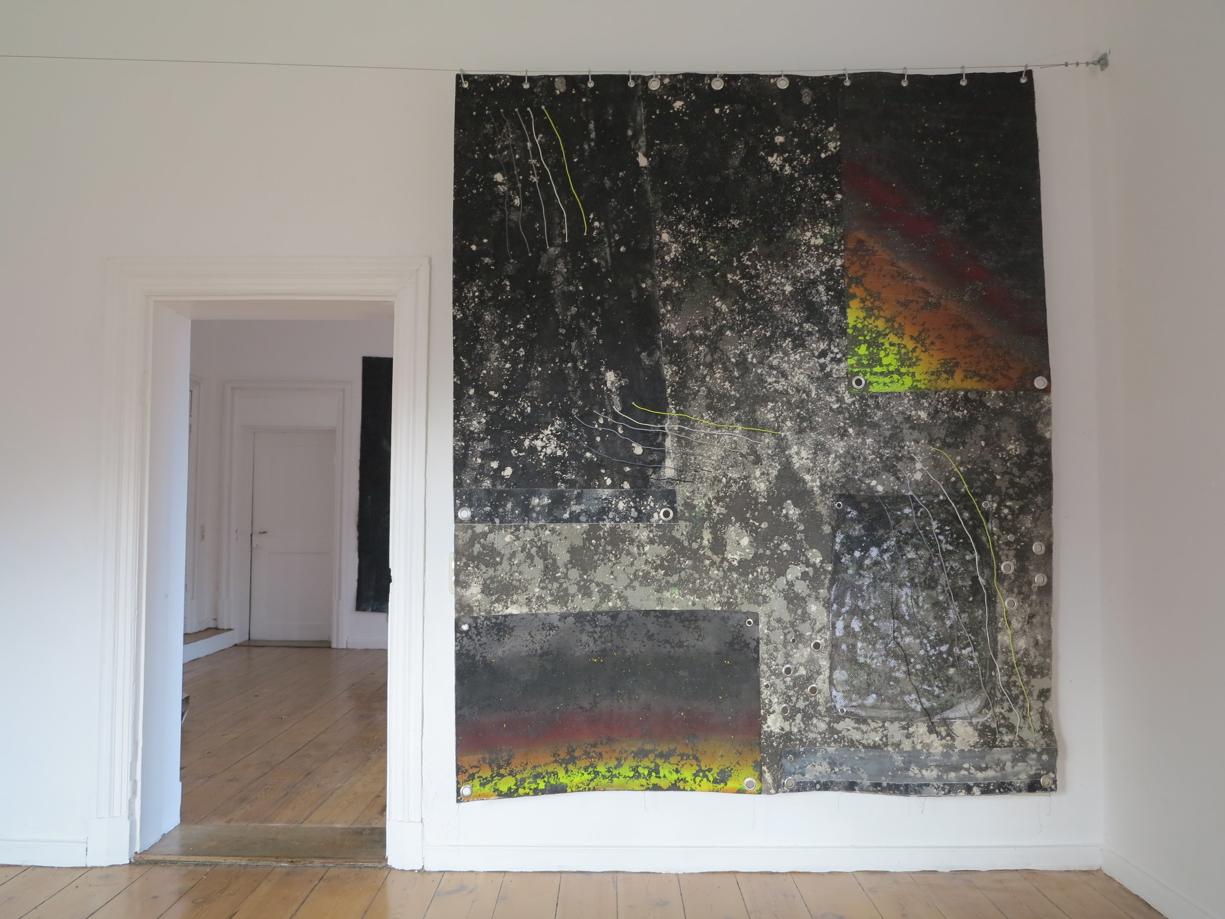  Haunted.  Alkyd resin, acrylic, sand, copper, rubber, polyester and canvas.  254 x 211 cm.  Lab Kalkhost, Kalkhorst, Germany, 2019. 