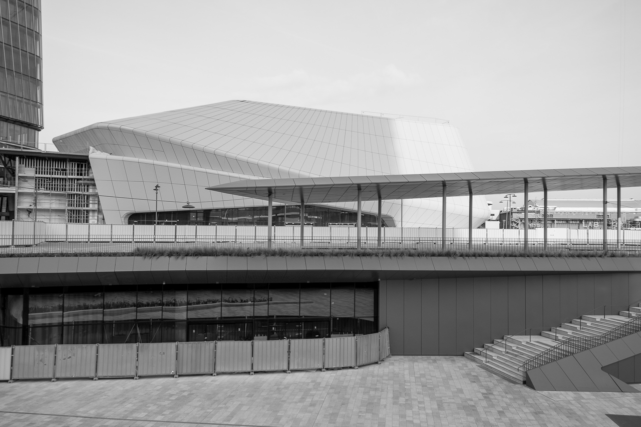 Zaha Hadid Architects / CityLife Shopping District - Milano