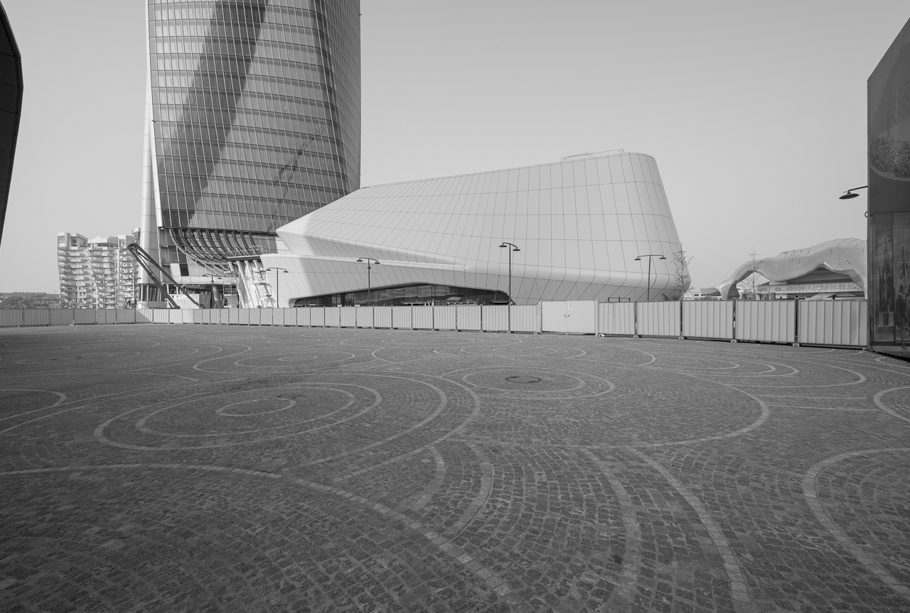 Zaha Hadid Architects / CityLife Shopping District - Milano