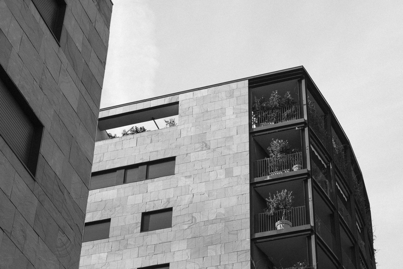 Gregotti Associati / Comparto multifunzionale "La piazza" - Milano Bicocca